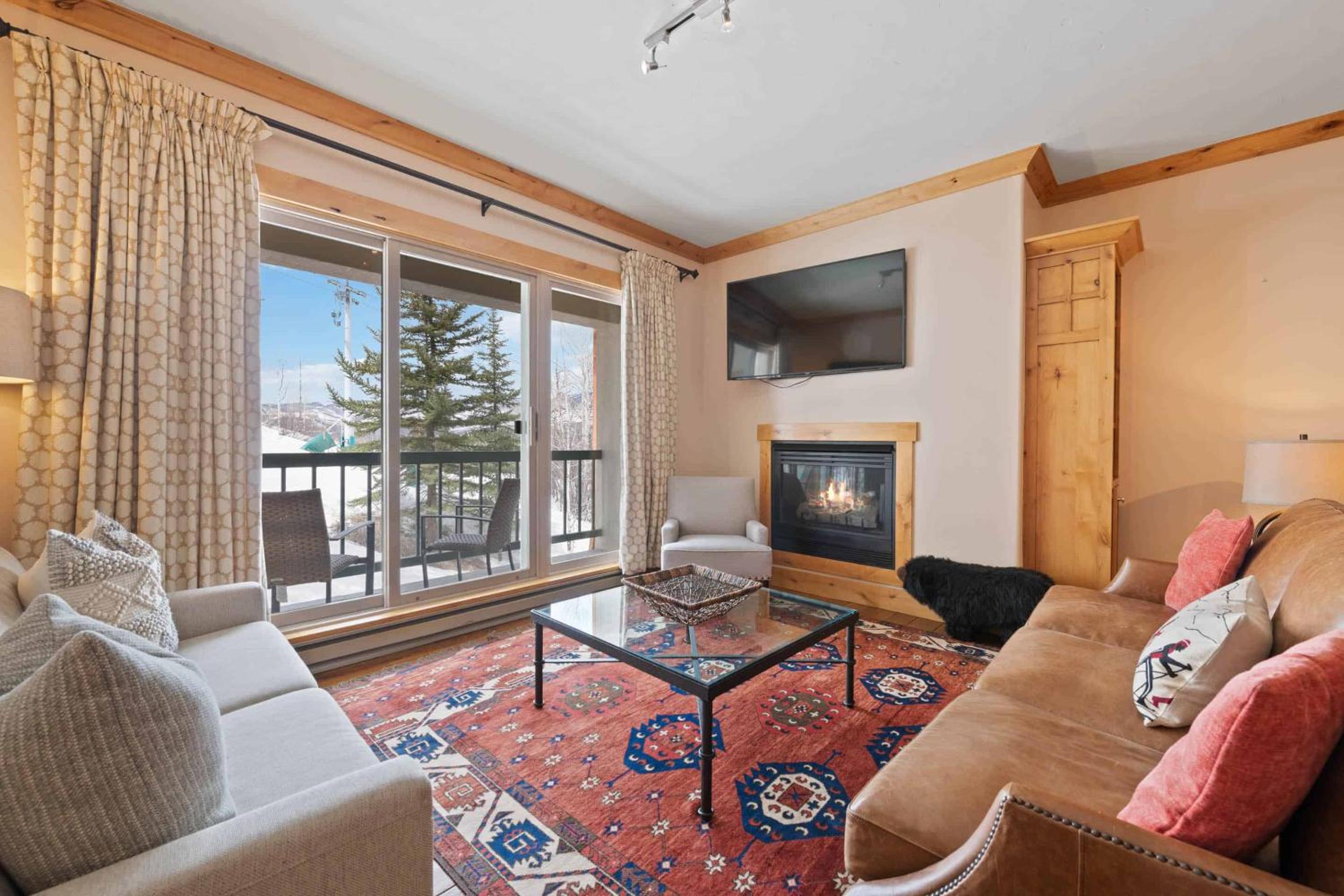 Two-Bedroom Apartment with Mountain View photo 1