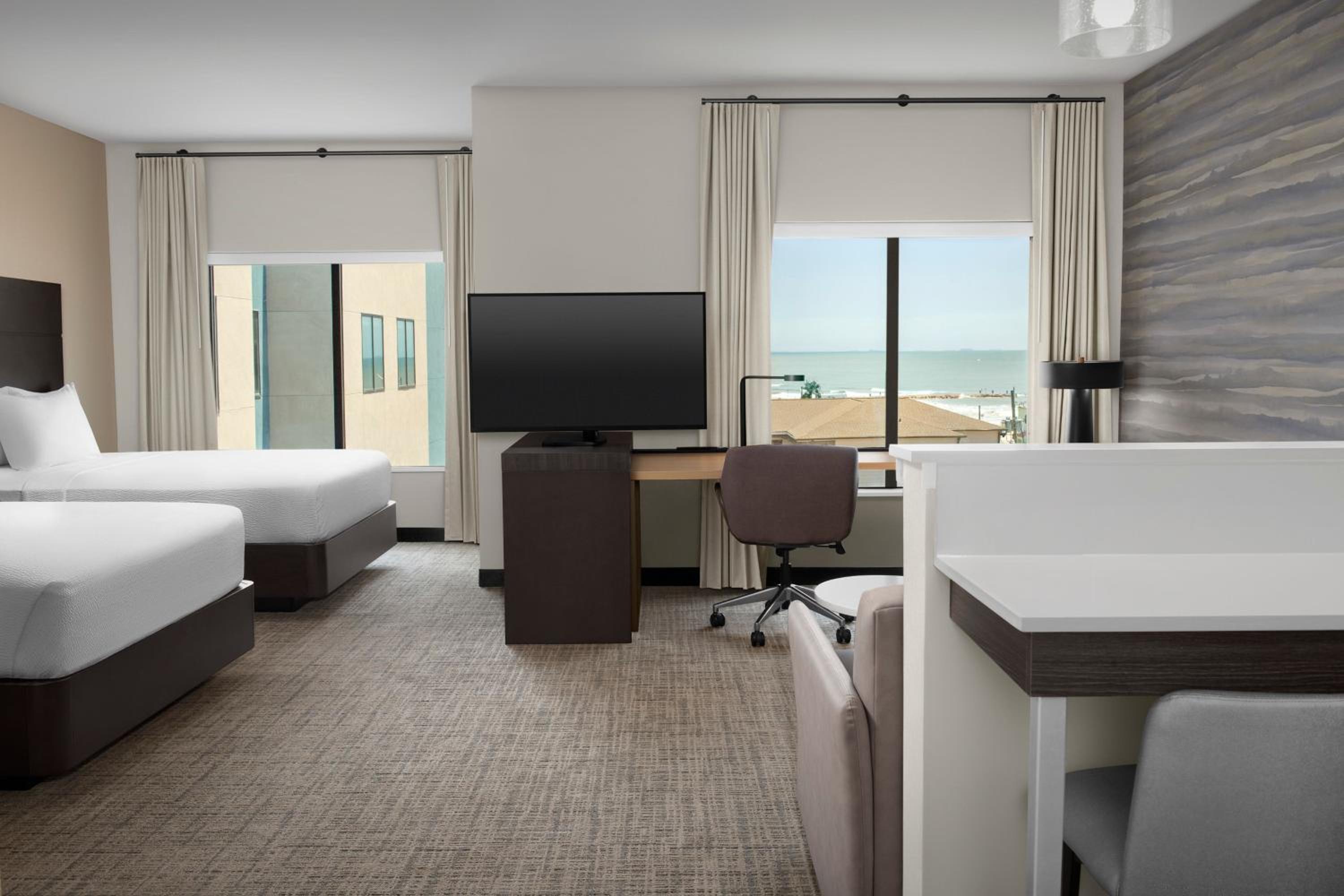 Queen Studio with Two Queen Beds and Sofa Bed - Ocean View - Photo 7