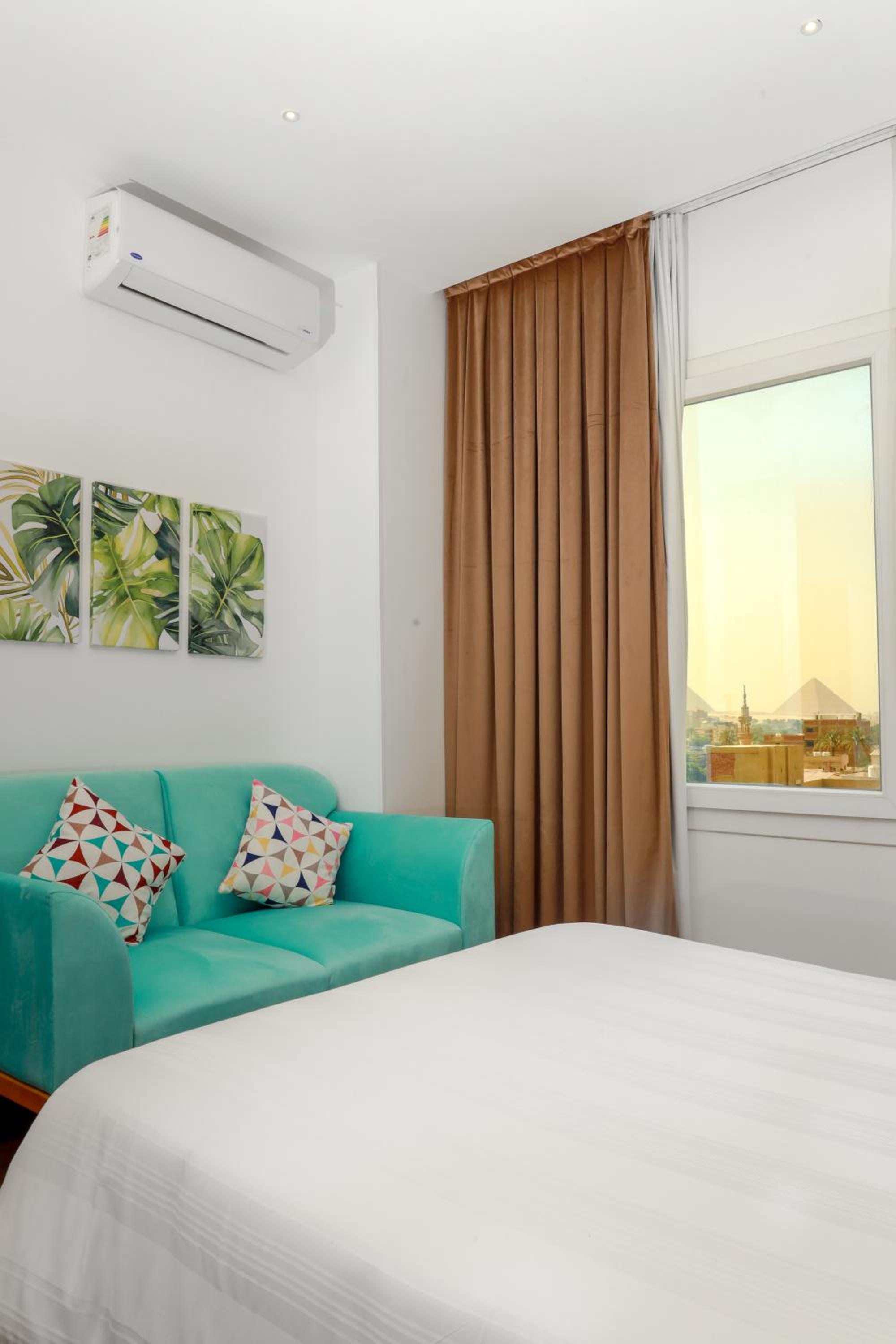 Deluxe Twin Room with Pyramids View