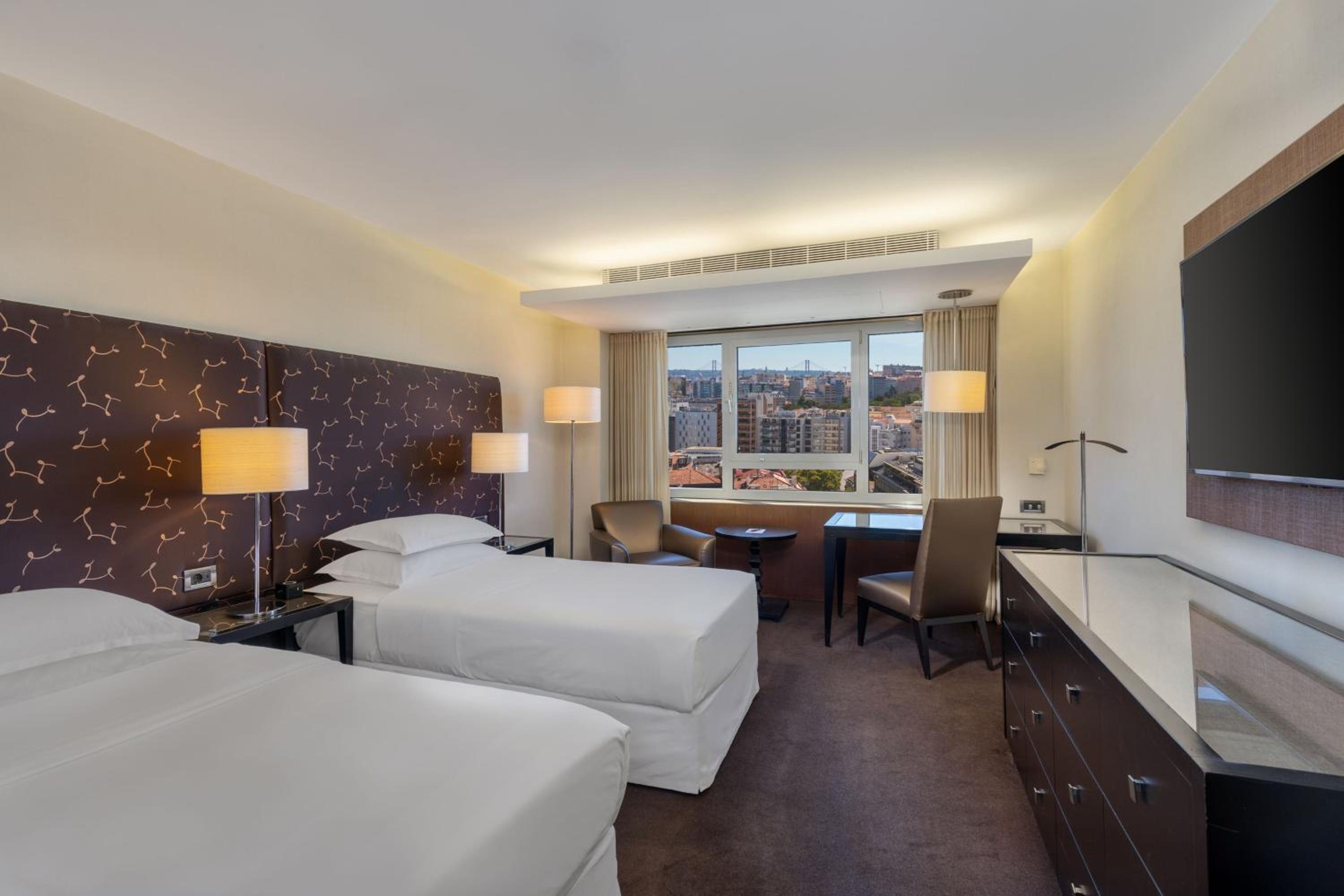 Deluxe, Guest room, 2 Twin/Single Bed(s), Pool access - Photo 7