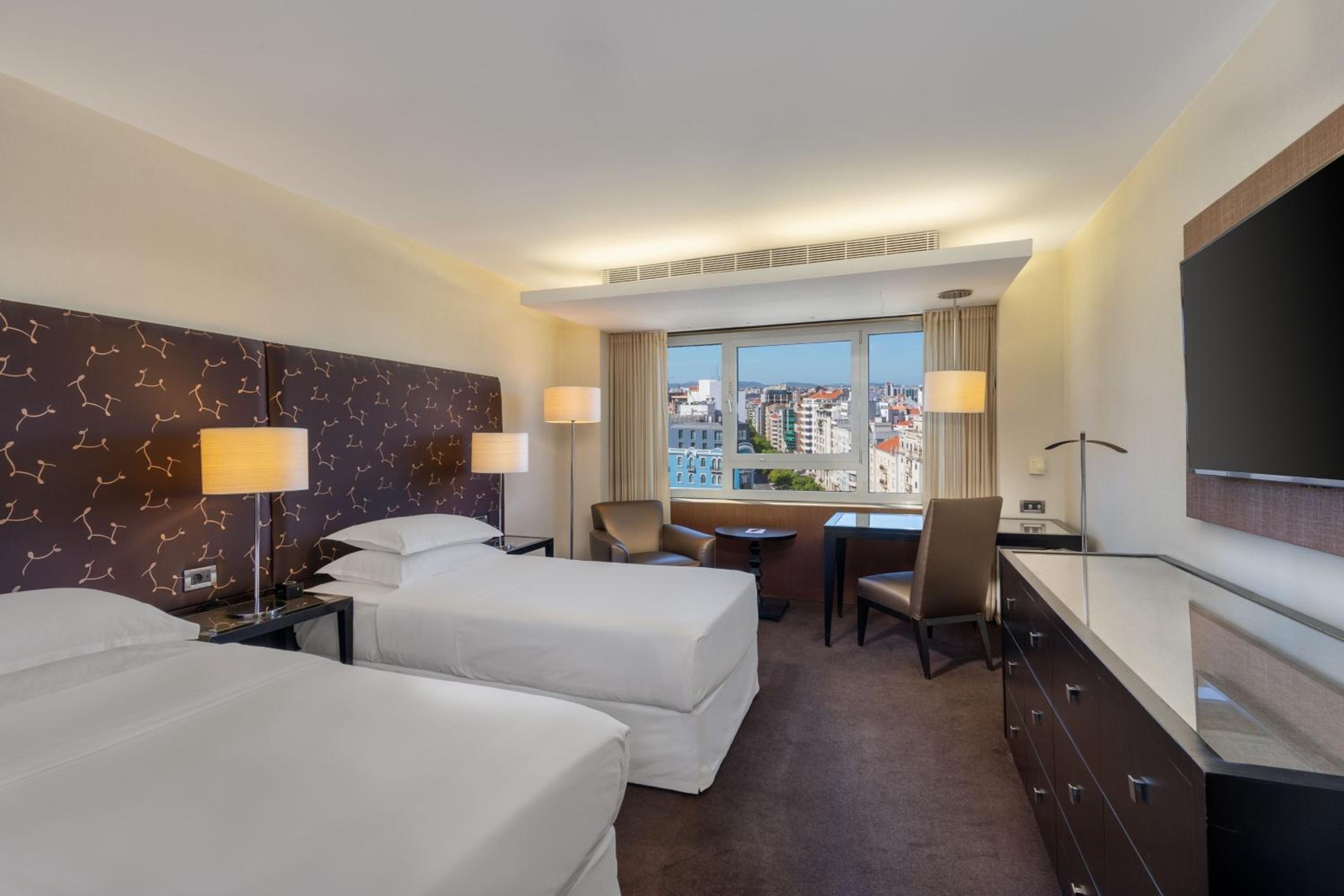 Deluxe, Guest room, 2 Twin/Single Bed(s), Pool access - Photo 8