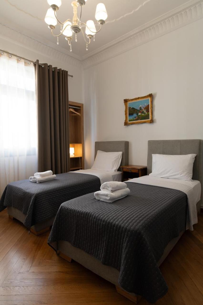 Two-Bedroom Deluxe Apartment with Balcony