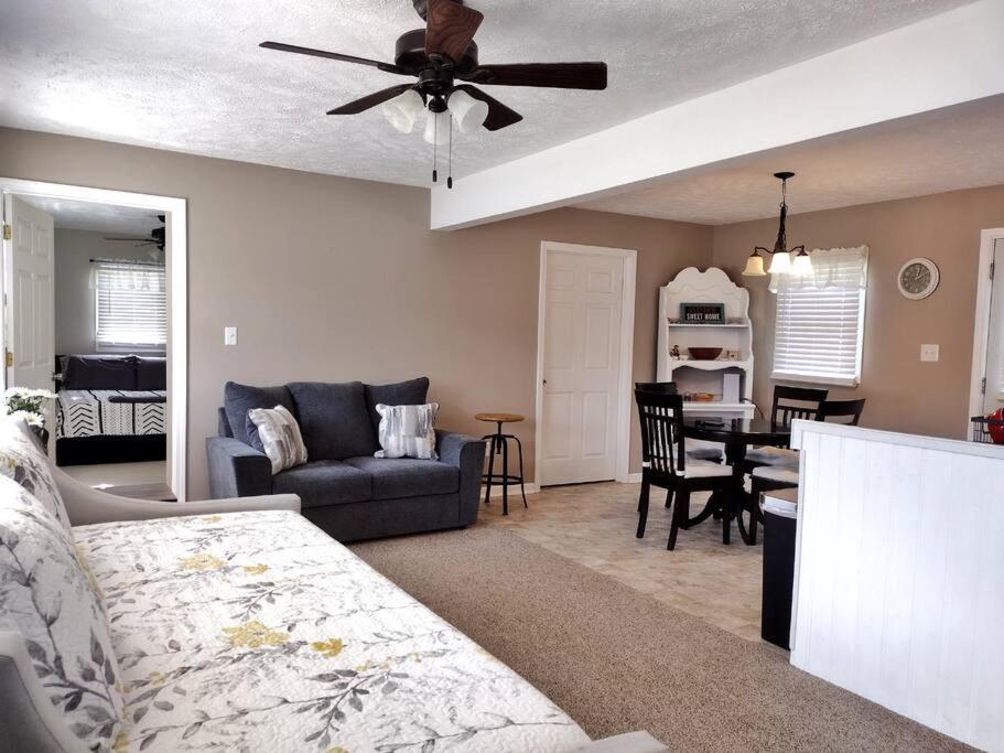 One-Bedroom House photo 1
