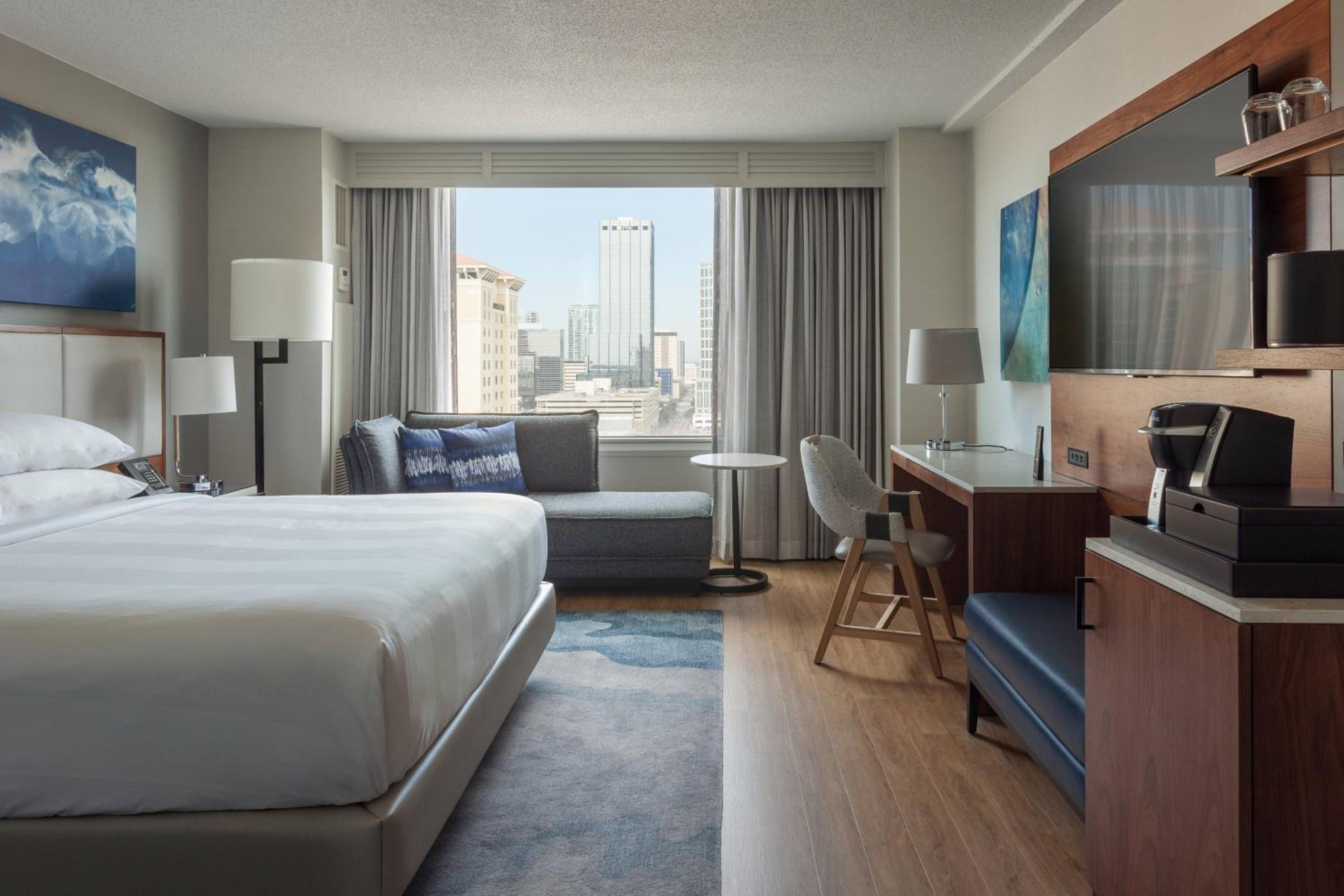 King Bed - Concierge Lounge Access  - Photo 5