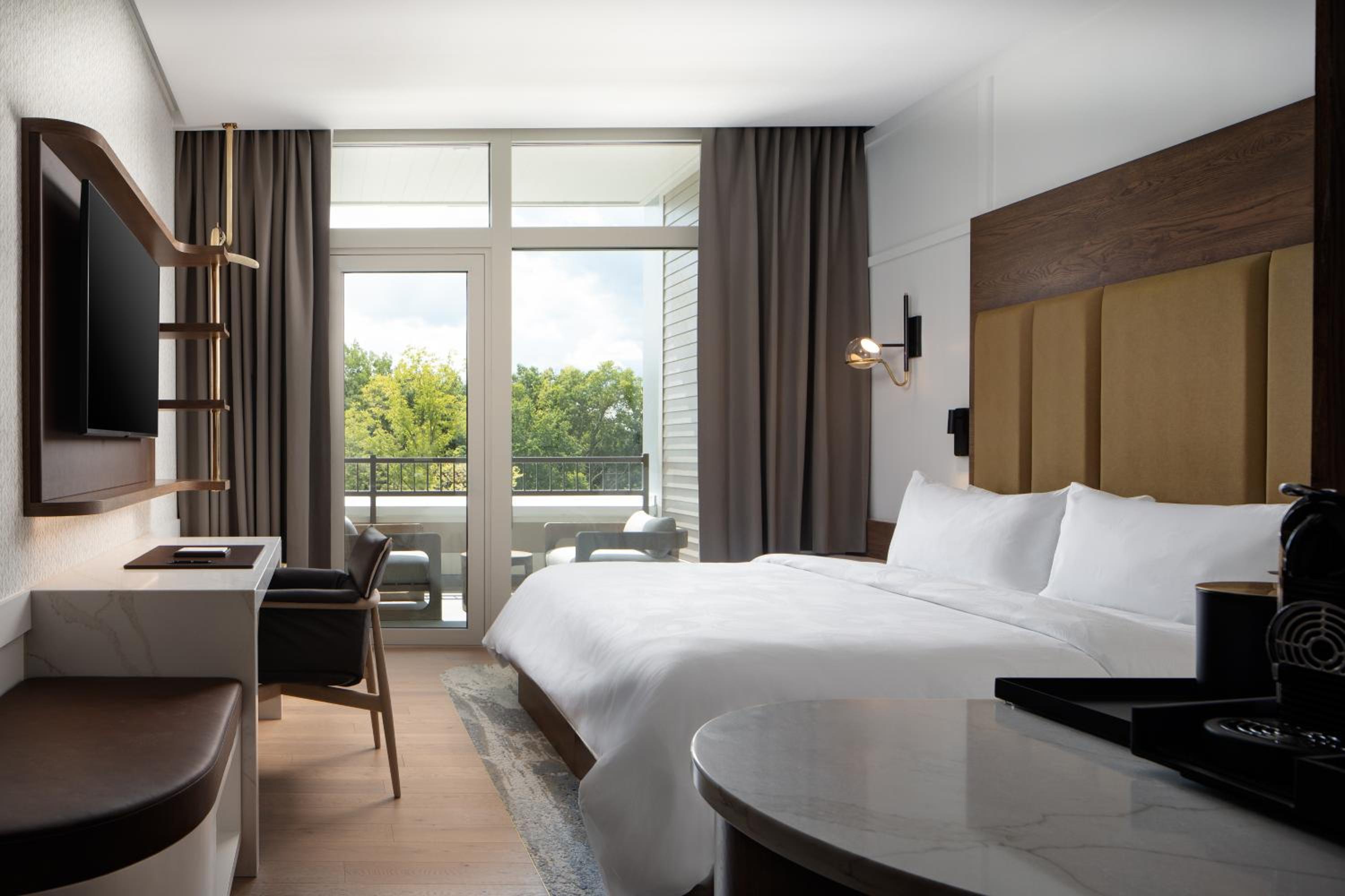 King Room with Balcony photo 1