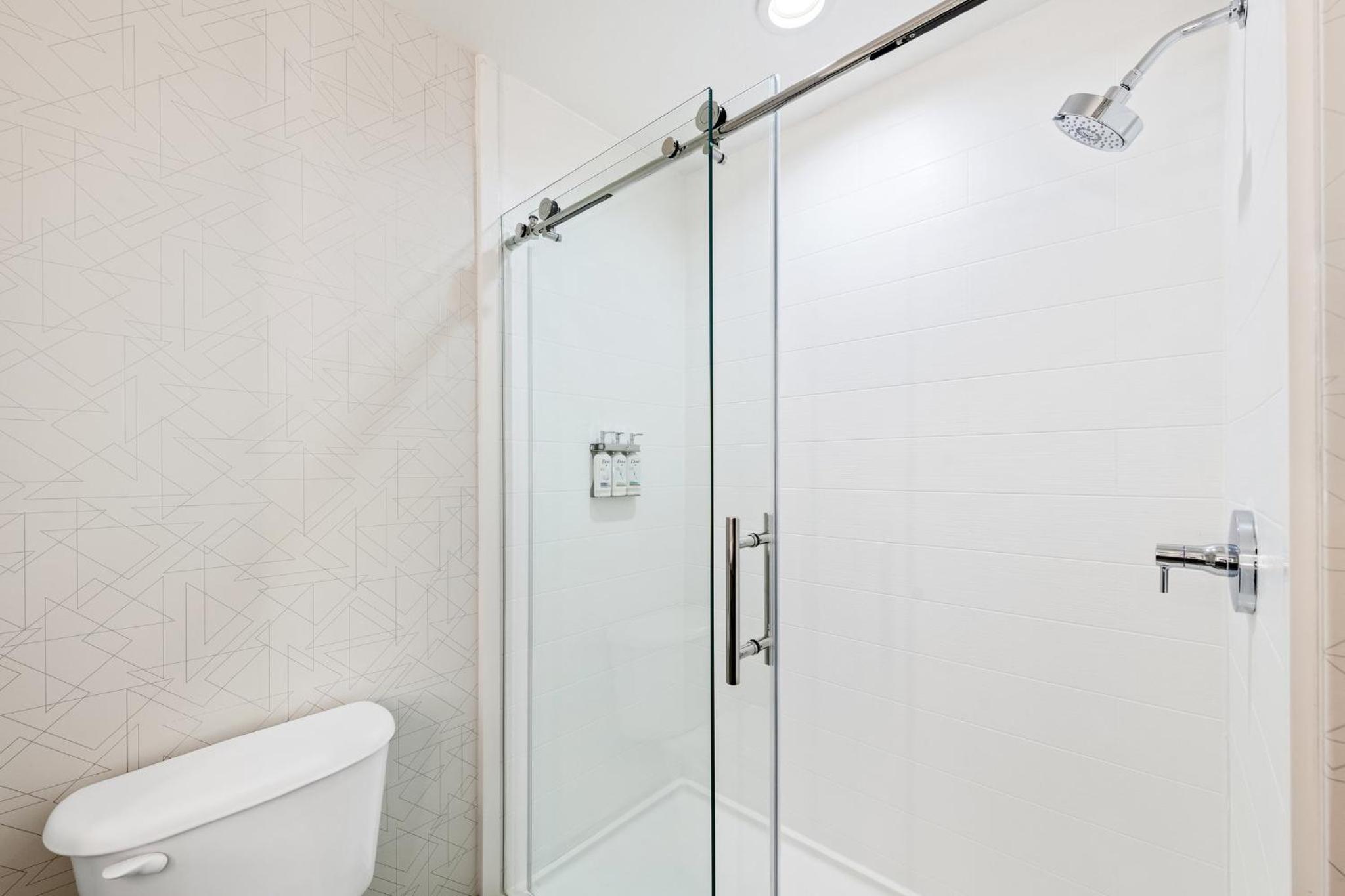 One-Bedroom Suite - Photo 8