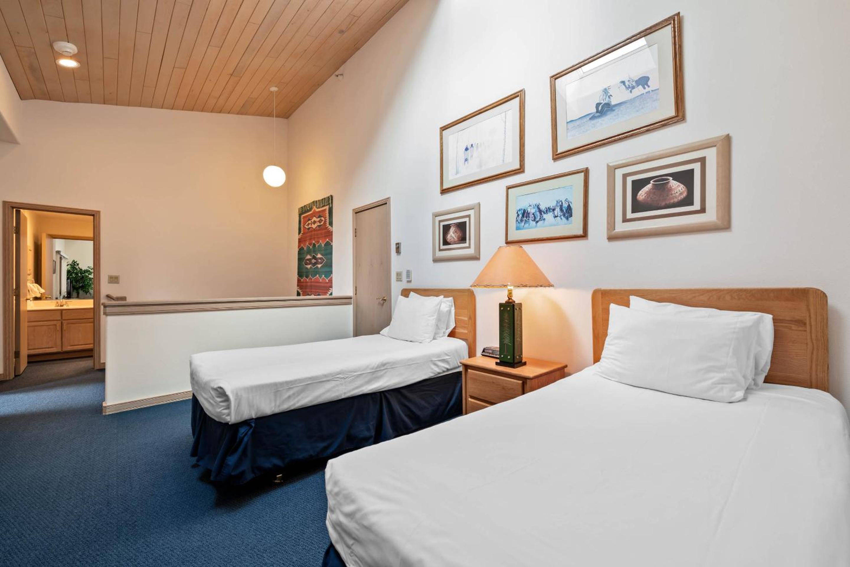 Three-Bedroom Apartment with Mountain View photo 3
