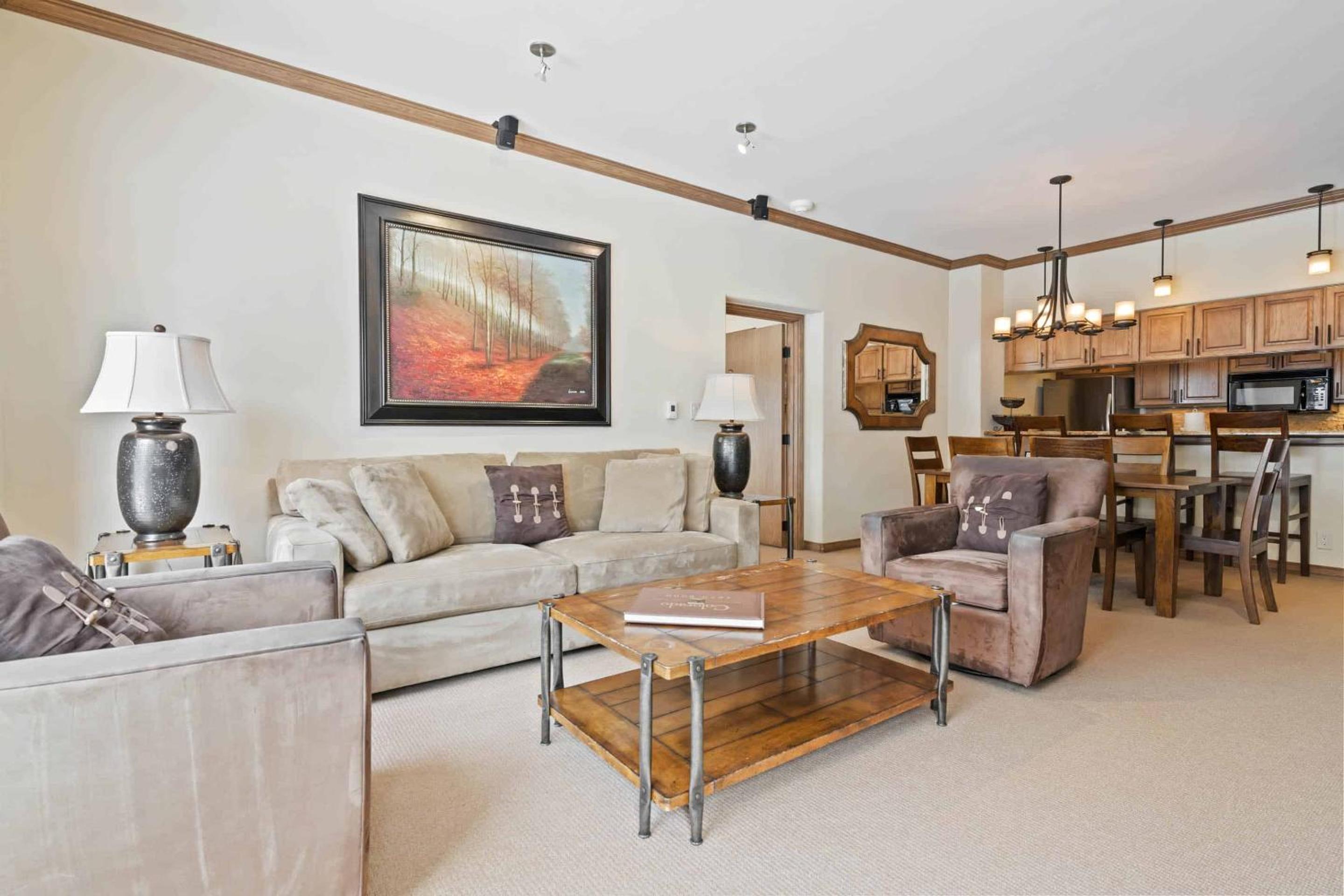 Two-Bedroom Apartment with Mountain View photo 1