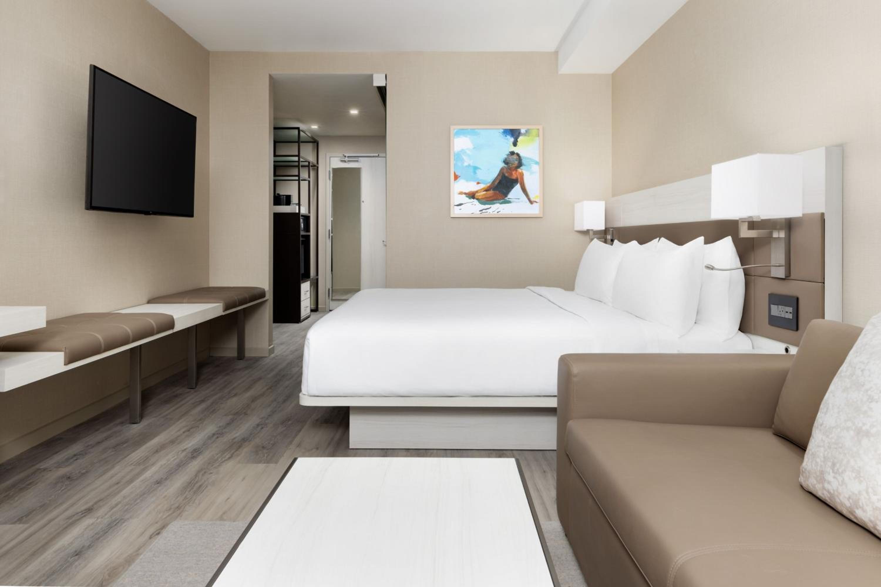 King Room with Sofa Bed - Photo 12