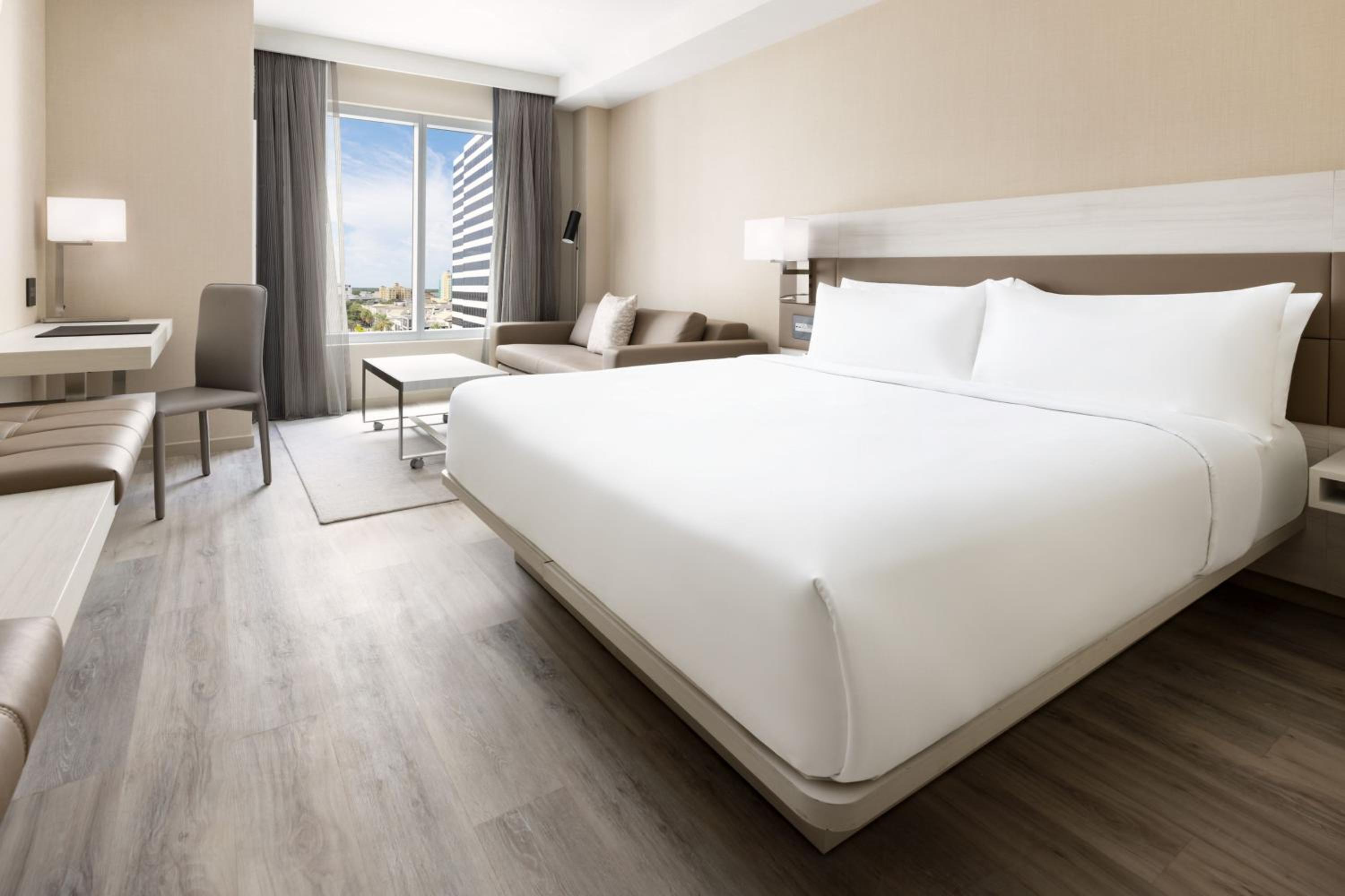 King Room with Sofa Bed - High Floor - Photo 4