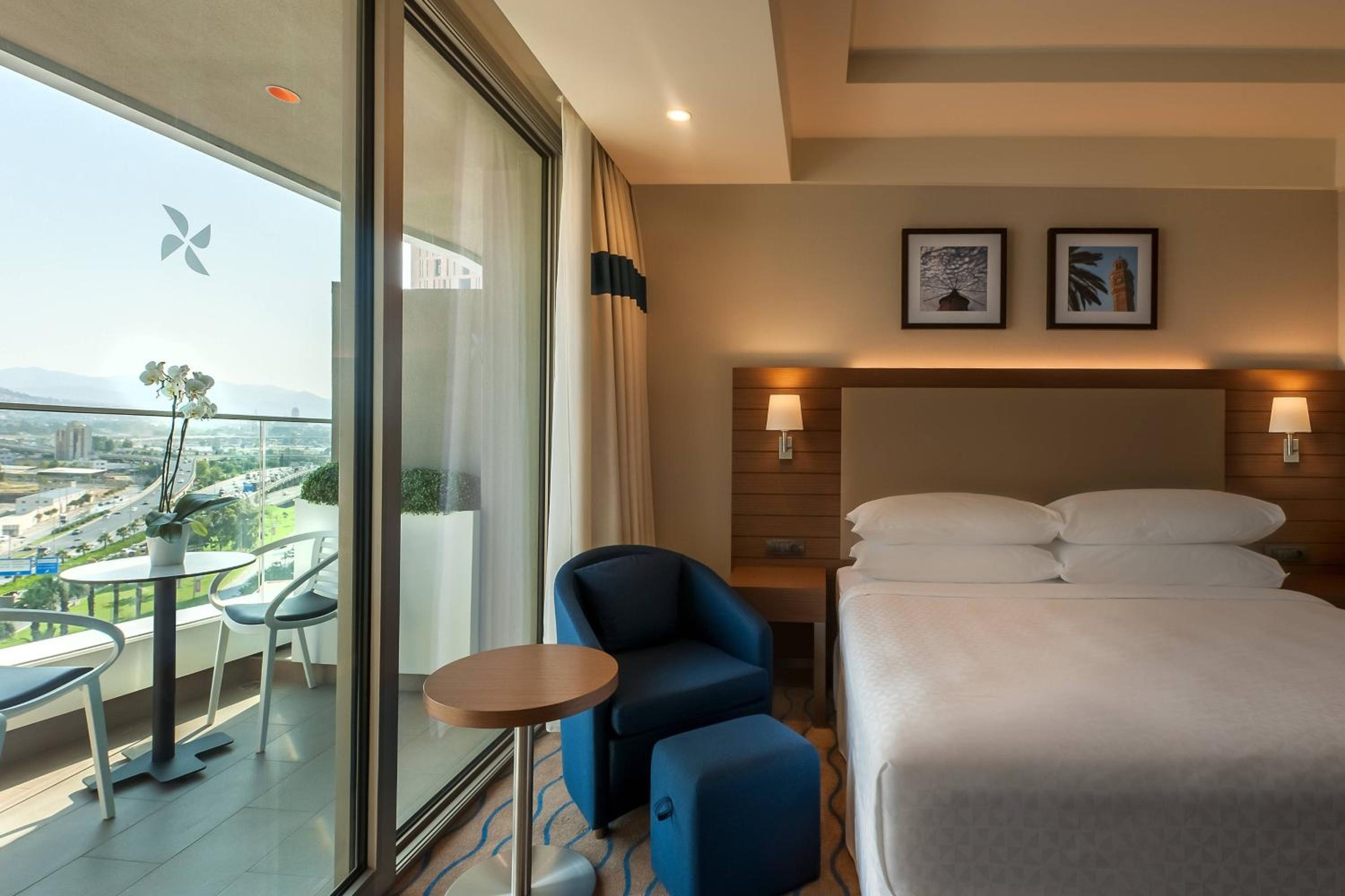 Standard Double Room thumbnail 5