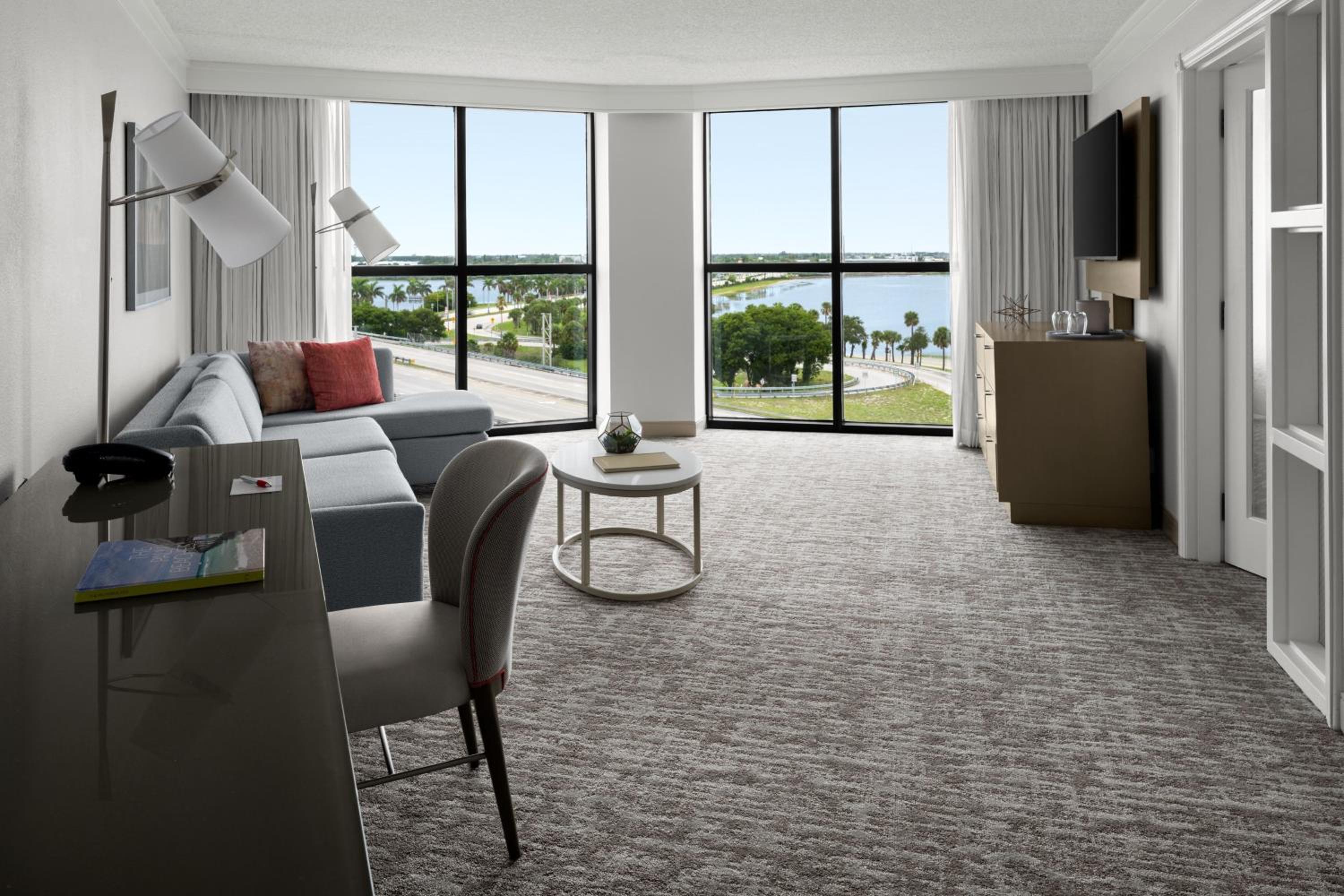 One-Bedroom King Suite with Lake View - Photo 5
