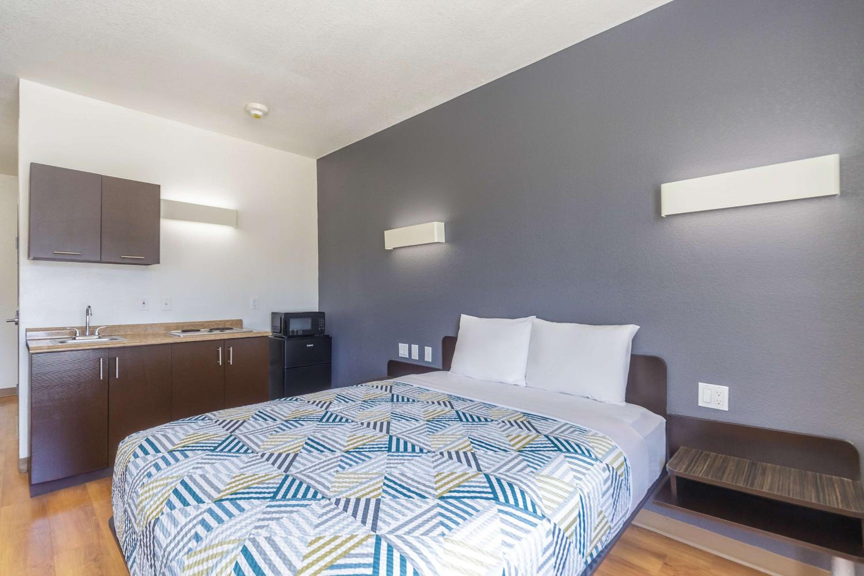 Queen Room - Disability Access - Non-Smoking