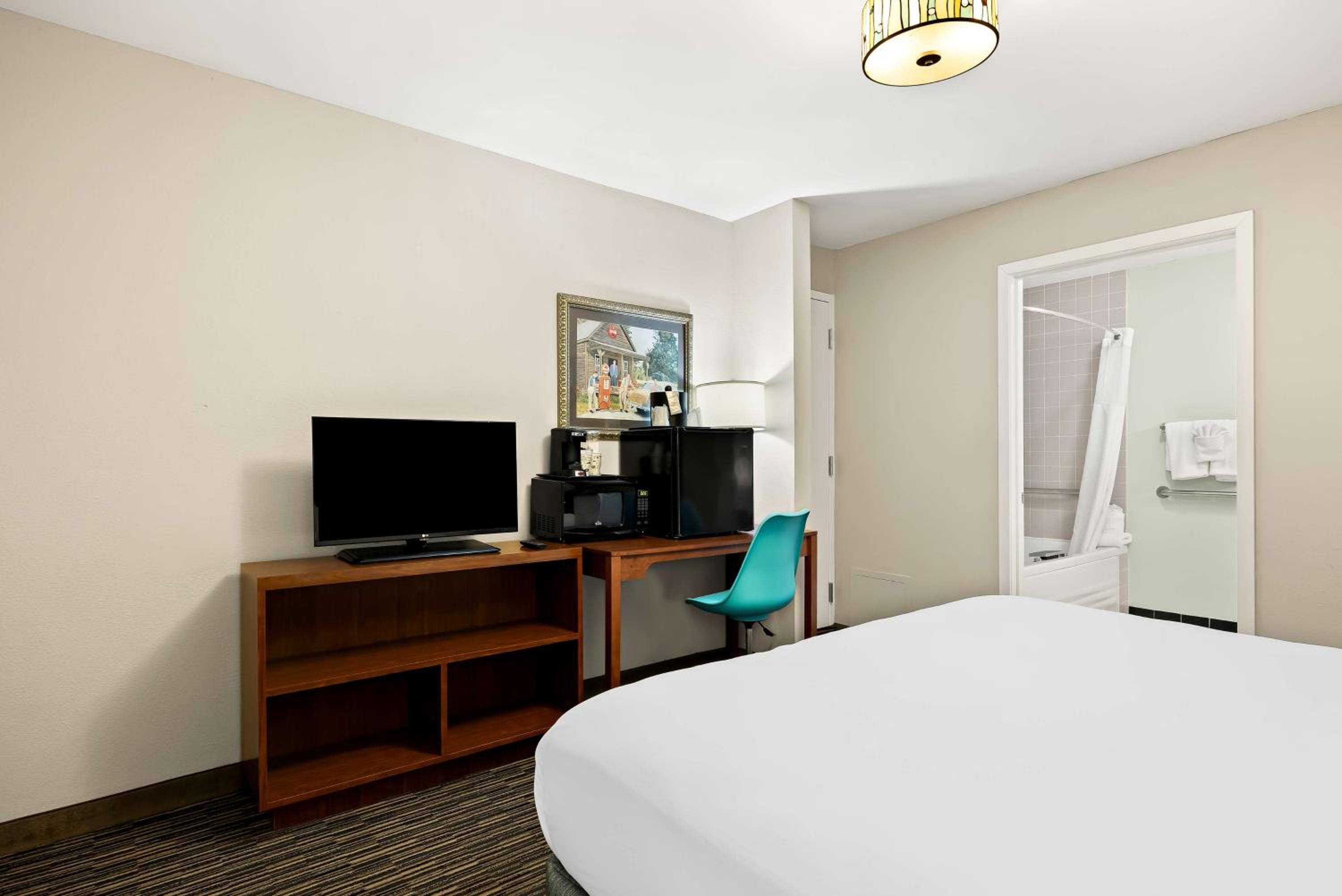 King Room with Spa Bath - Non-Smoking photo 1