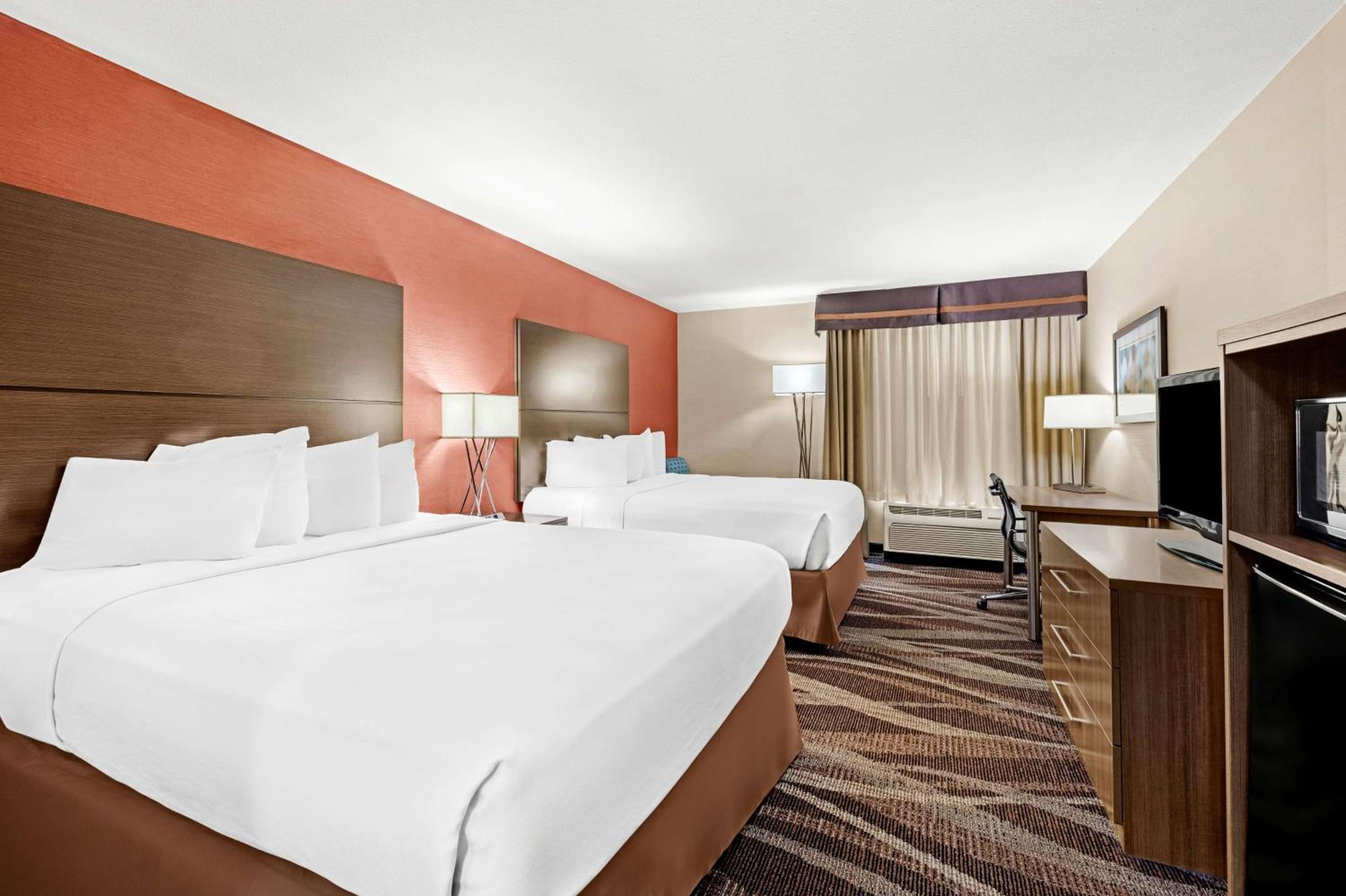 Queen Room - Non-Smoking photo 3