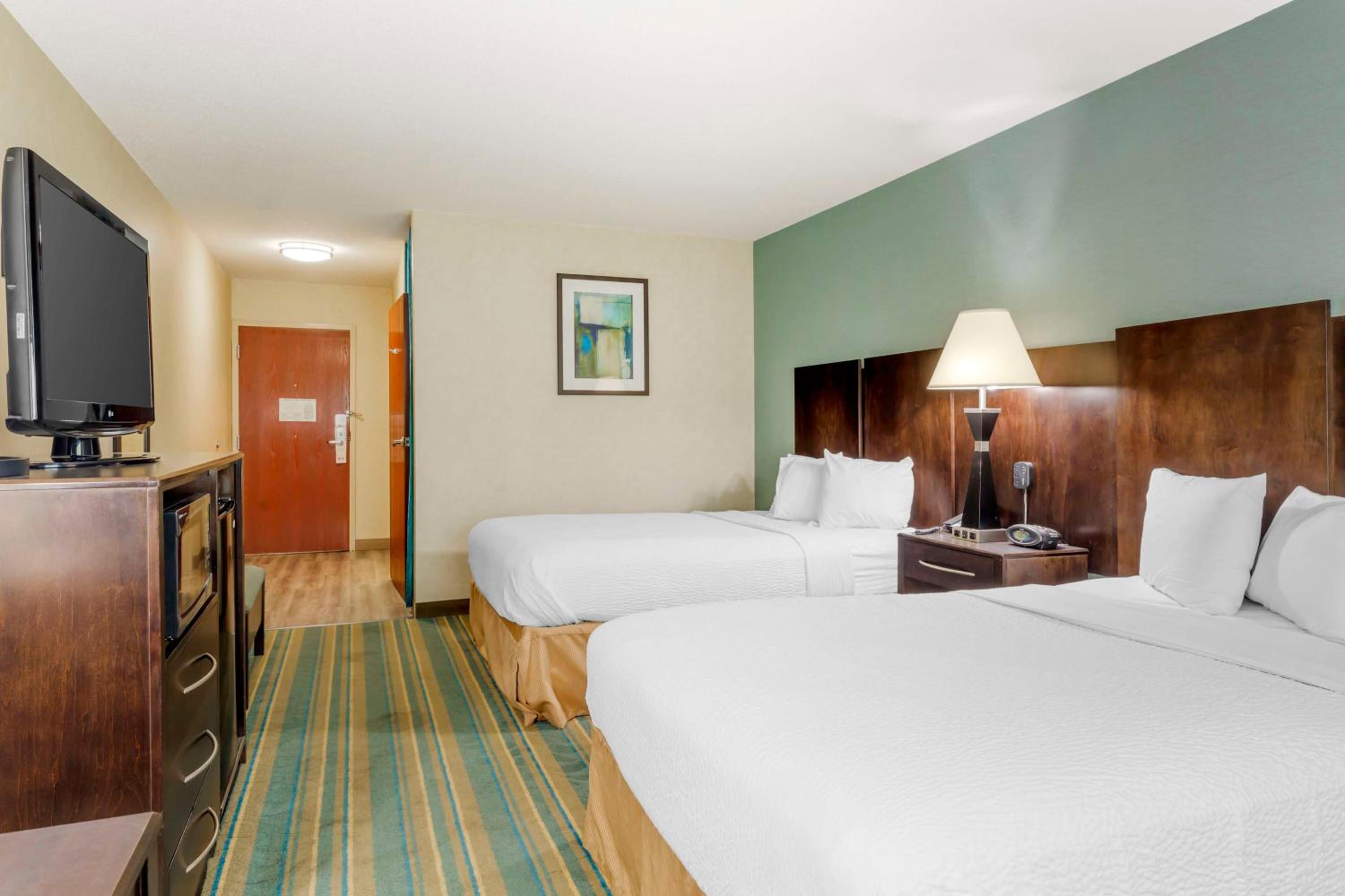 Two-Room King Suite with Two Double Beds and Sofa Bed - Non-Smoking - Photo 1