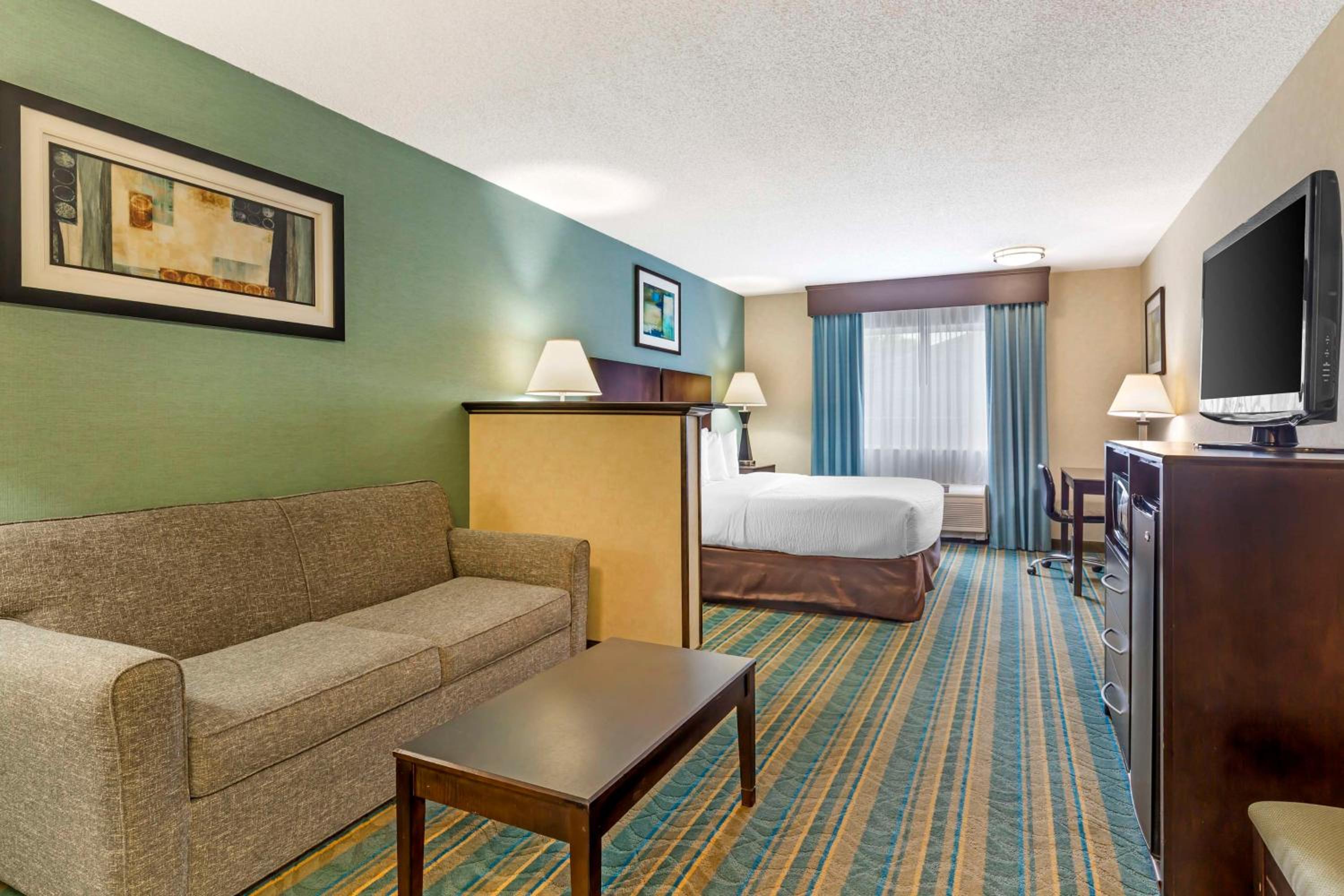 King Suite with Sofa Bed - Photo 3