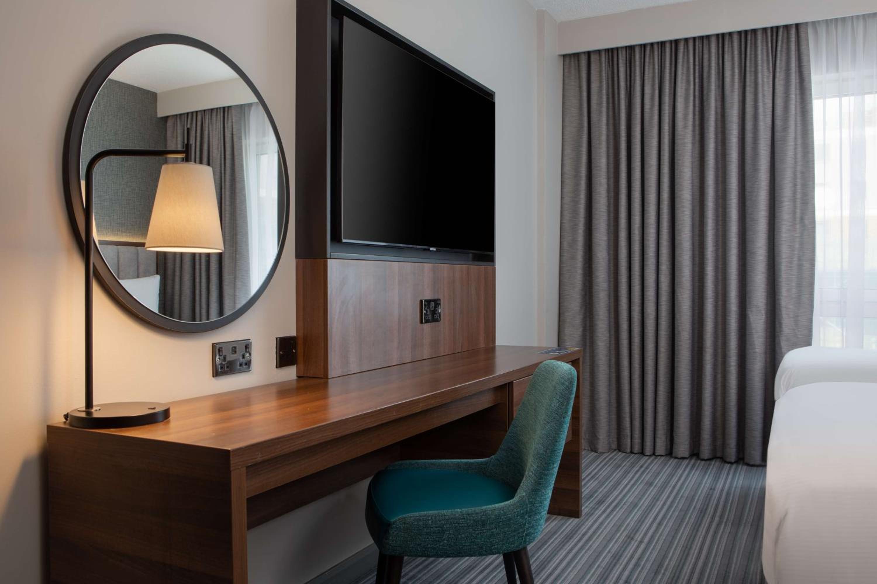 Double Room with Single Bed thumbnail 6