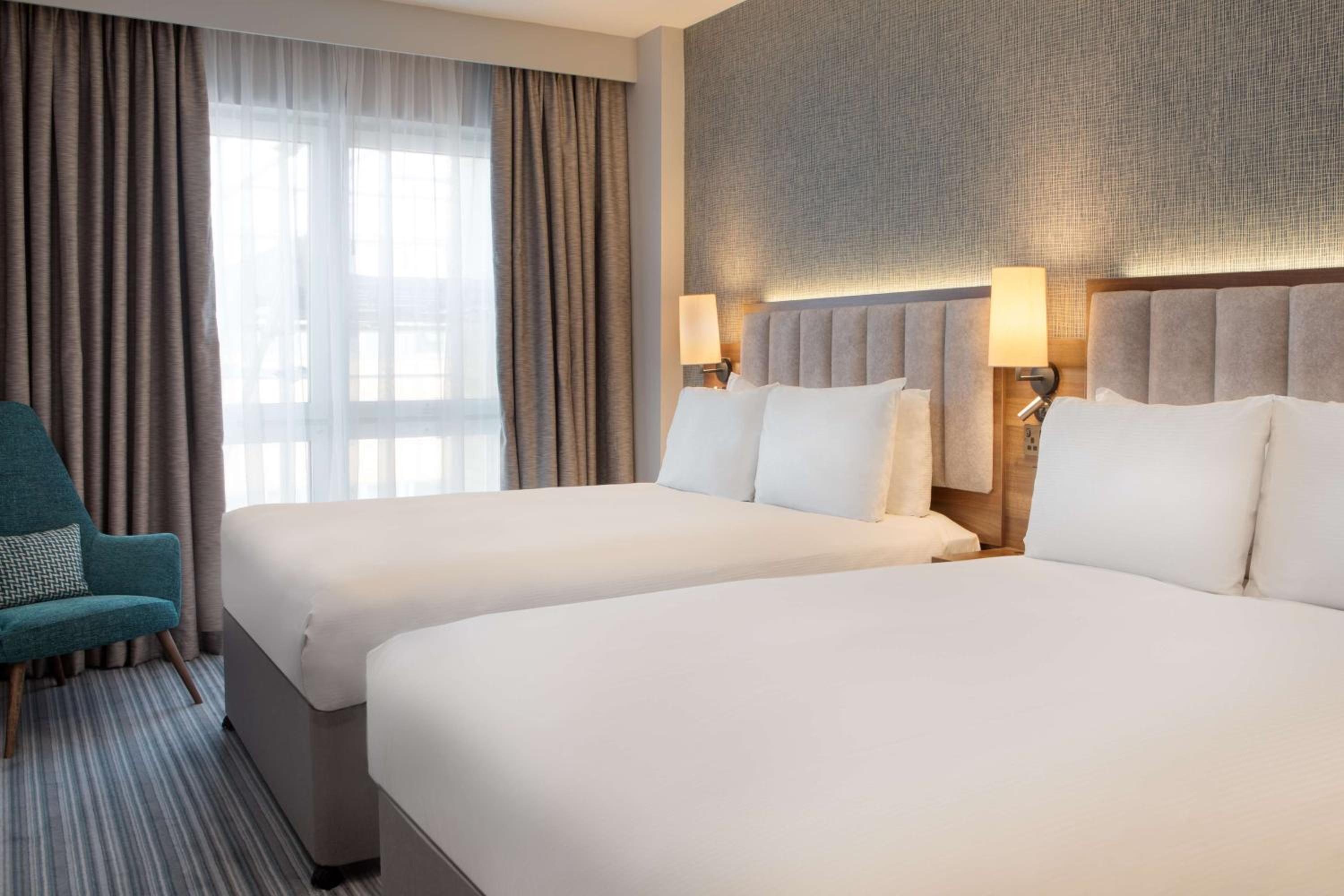 Double Room with Two Double Beds thumbnail 6