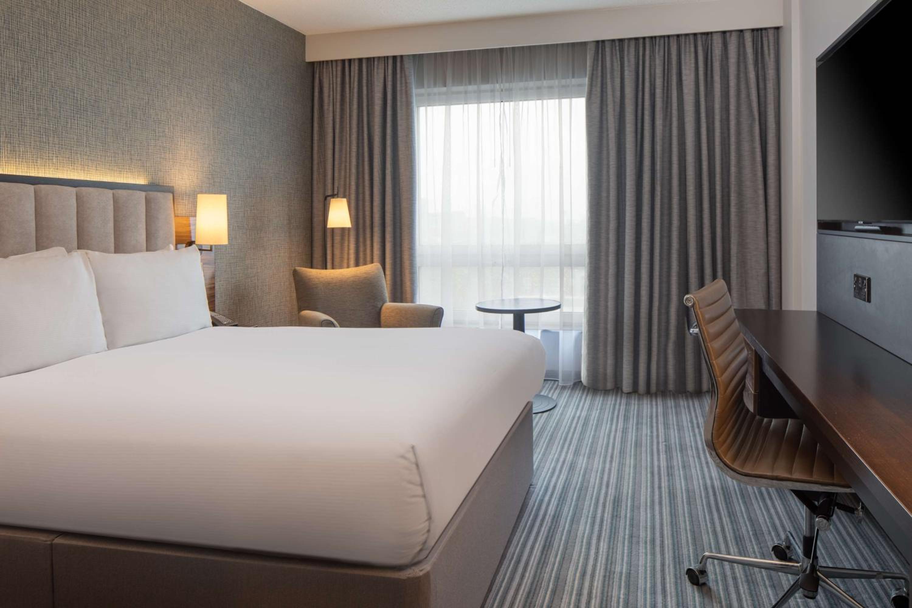 Deluxe Queen Room