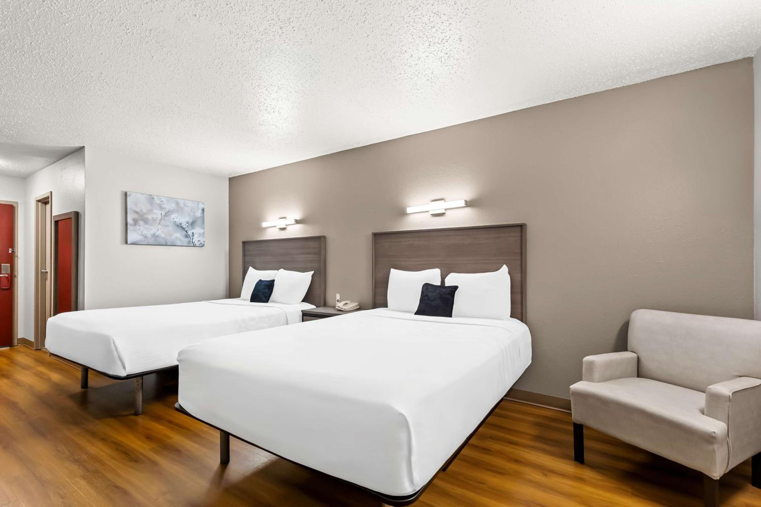 2 Double Beds - Photo 2