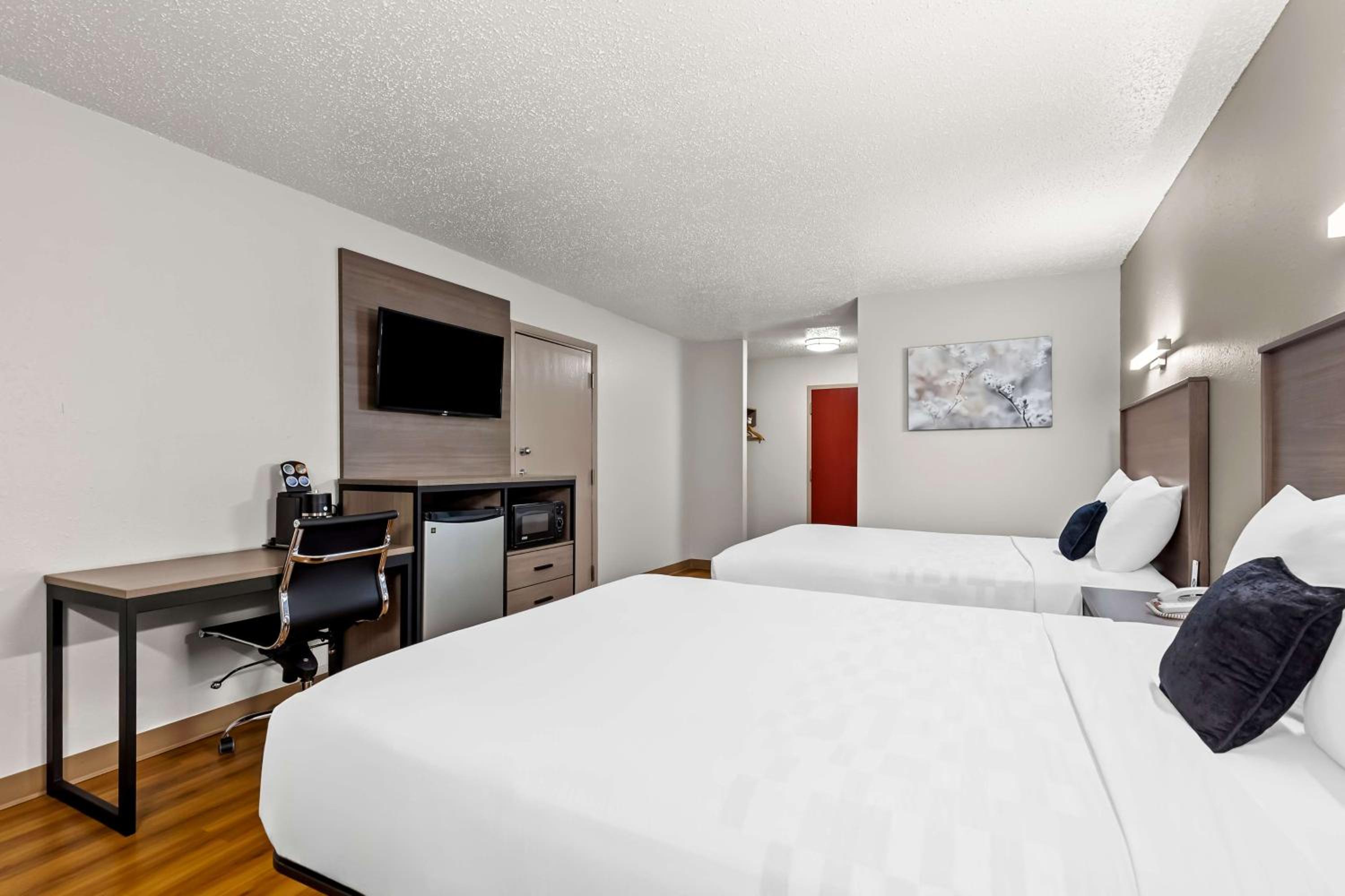 2 Double Beds - Photo 1