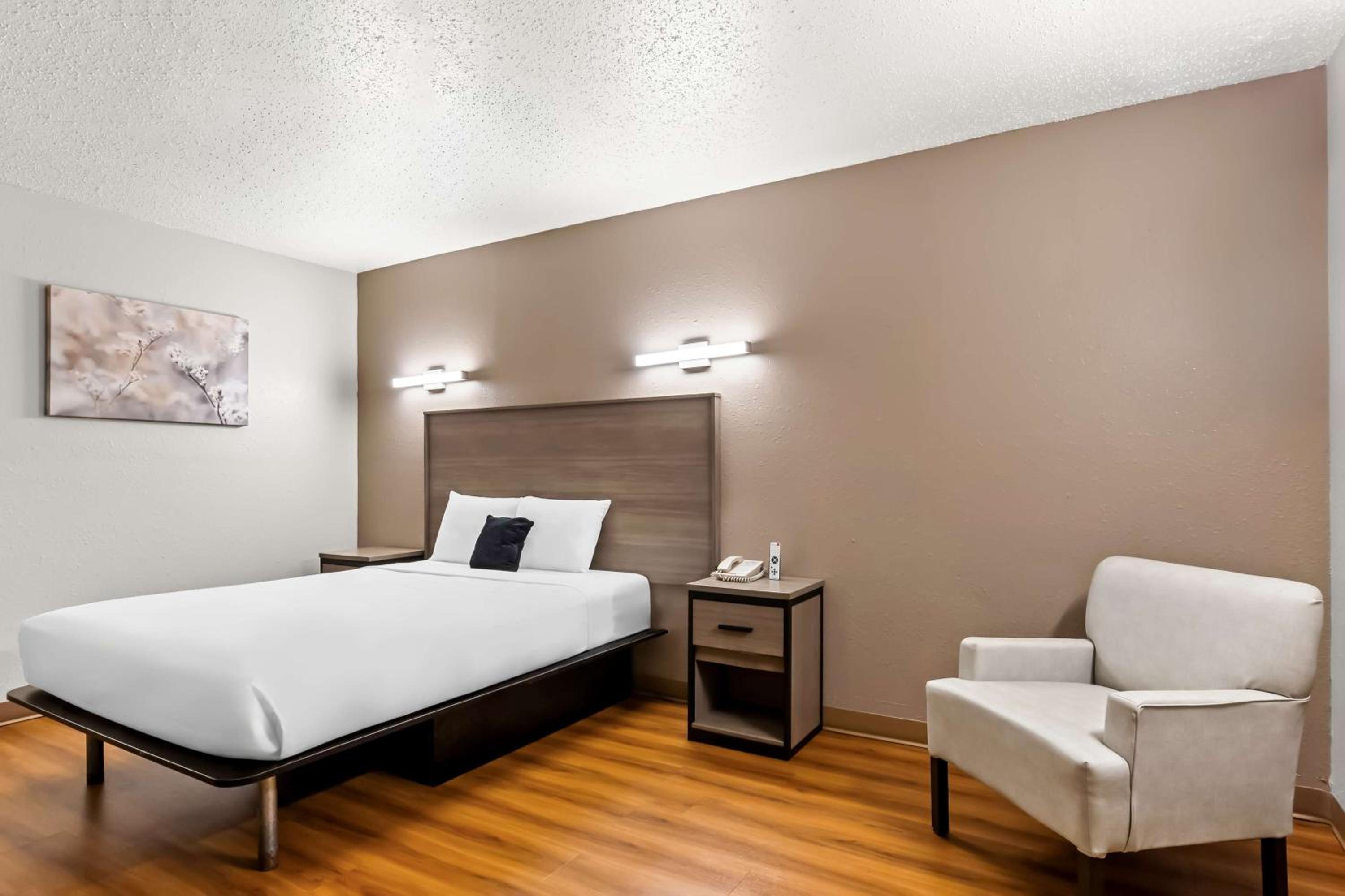 Queen Room - Disability Access - Photo 1