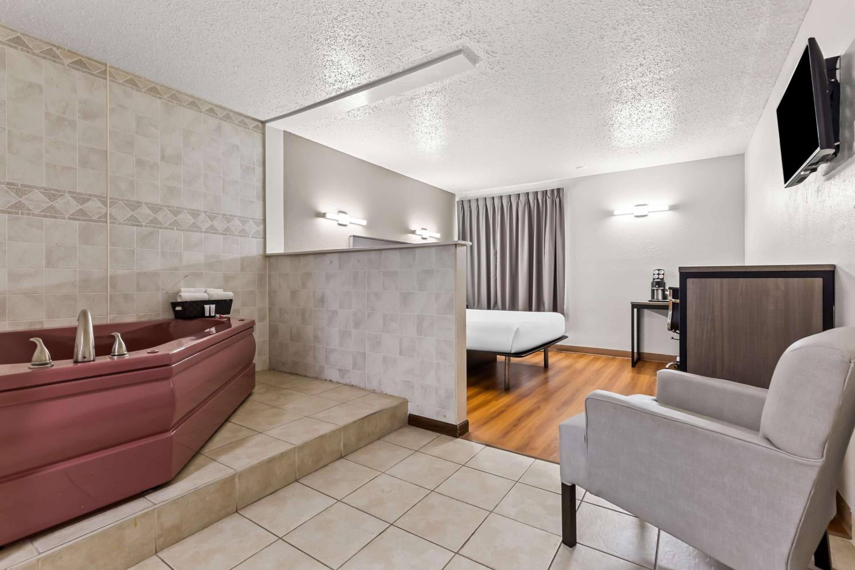 1 Queen Bed  with Jetted Tub - Photo 1