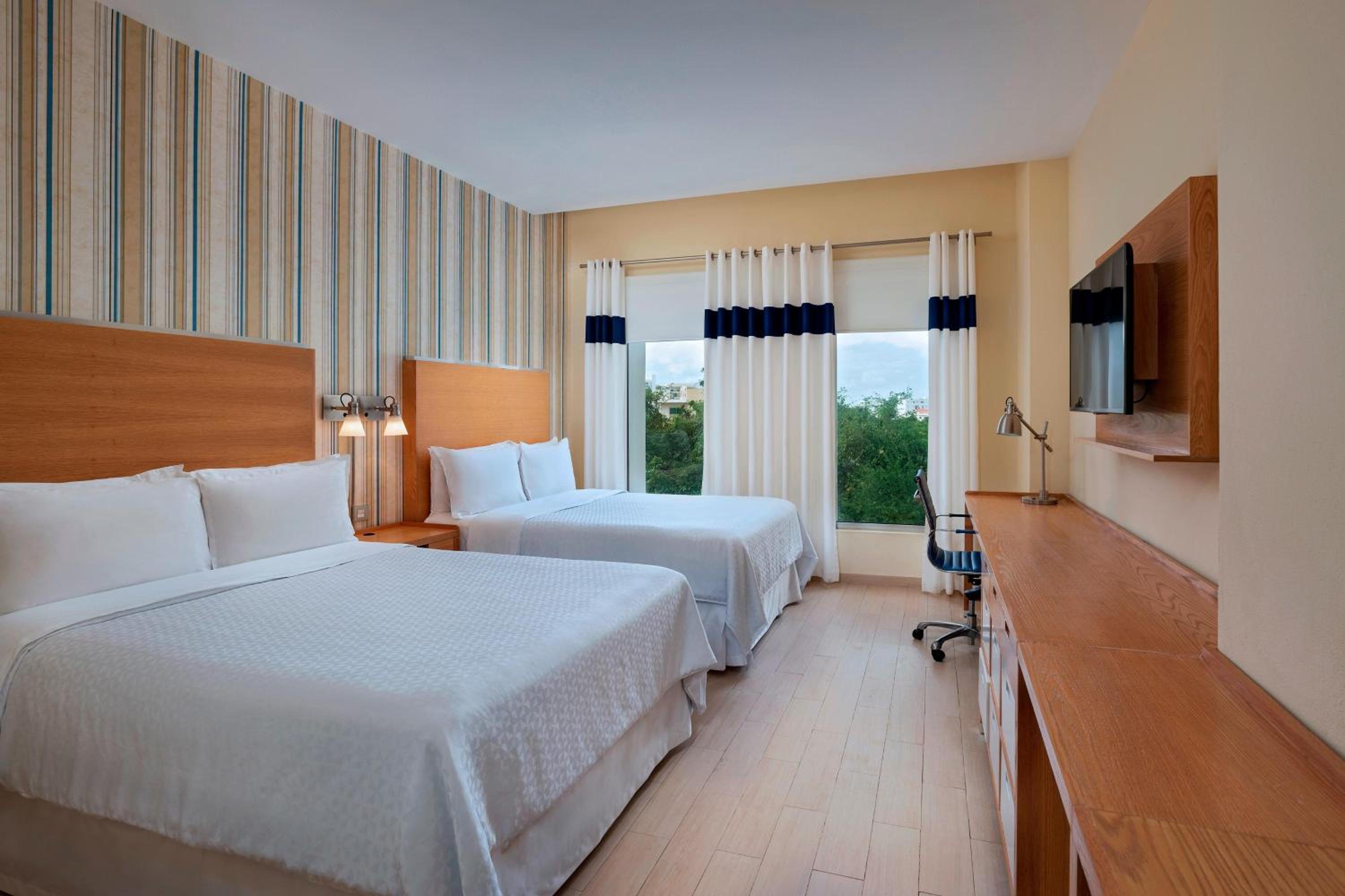Traditional, Guest room, 2 Queen, City view
