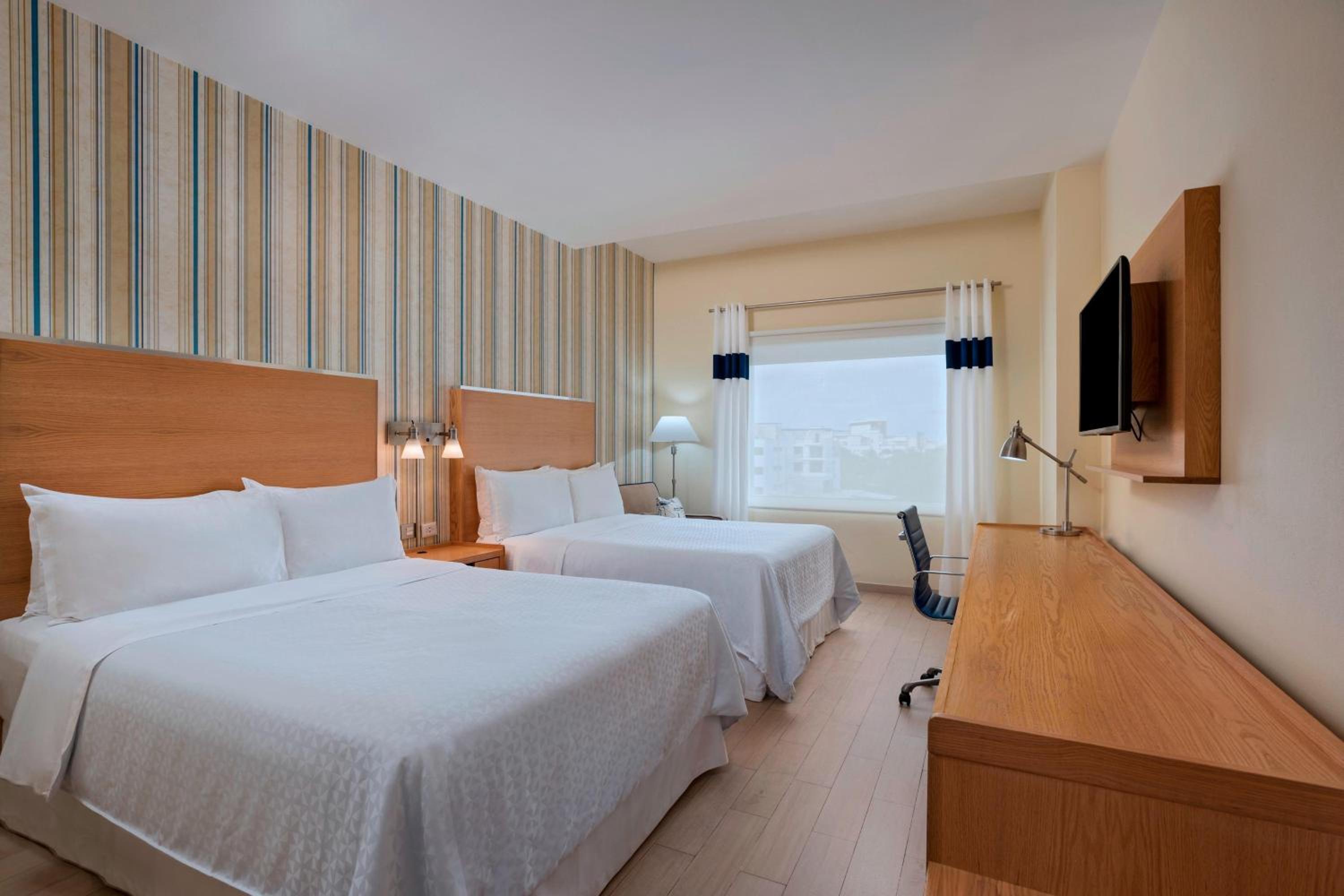 Deluxe, Guest room, Queen, City view