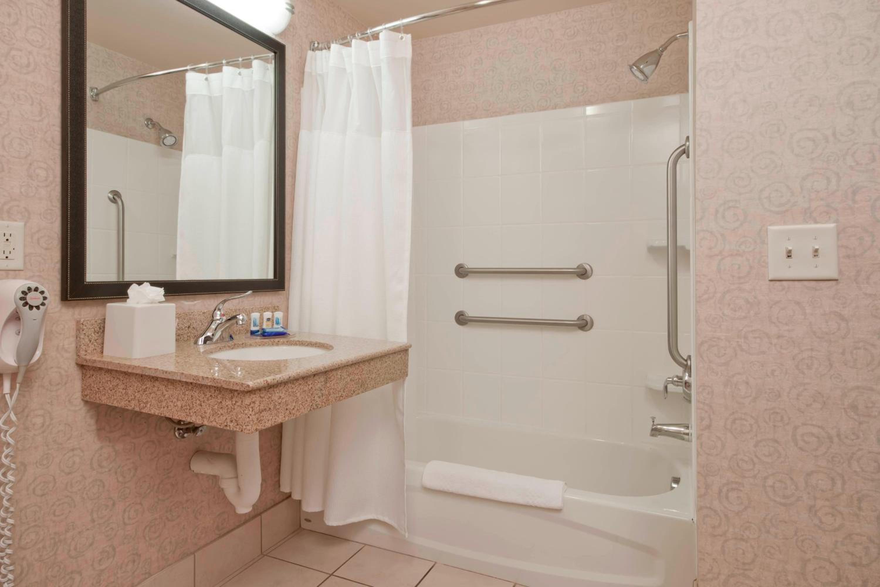 Double Room with Two Double Beds - Photo 6