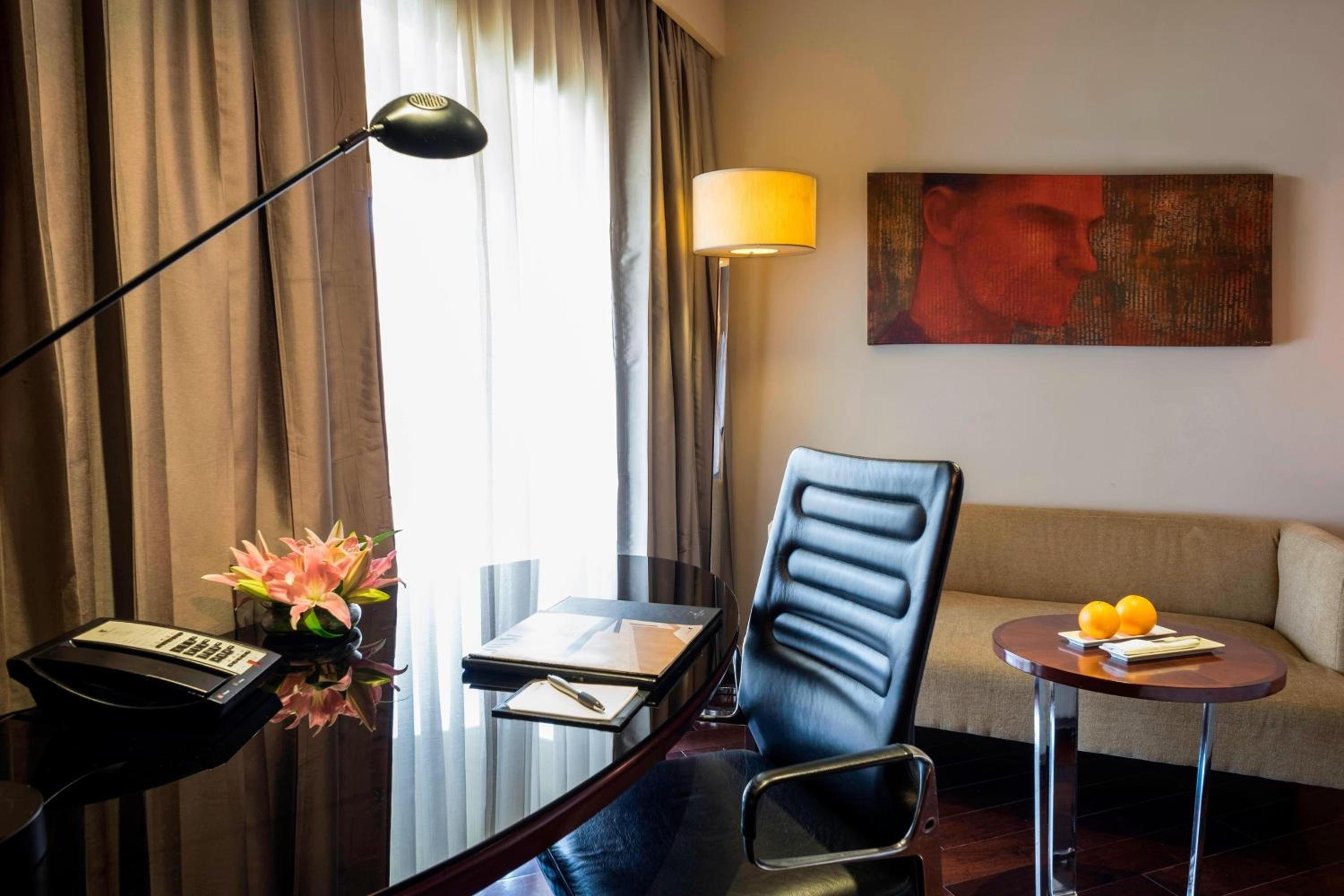 Guest room, 1 King, City view - Photo 4