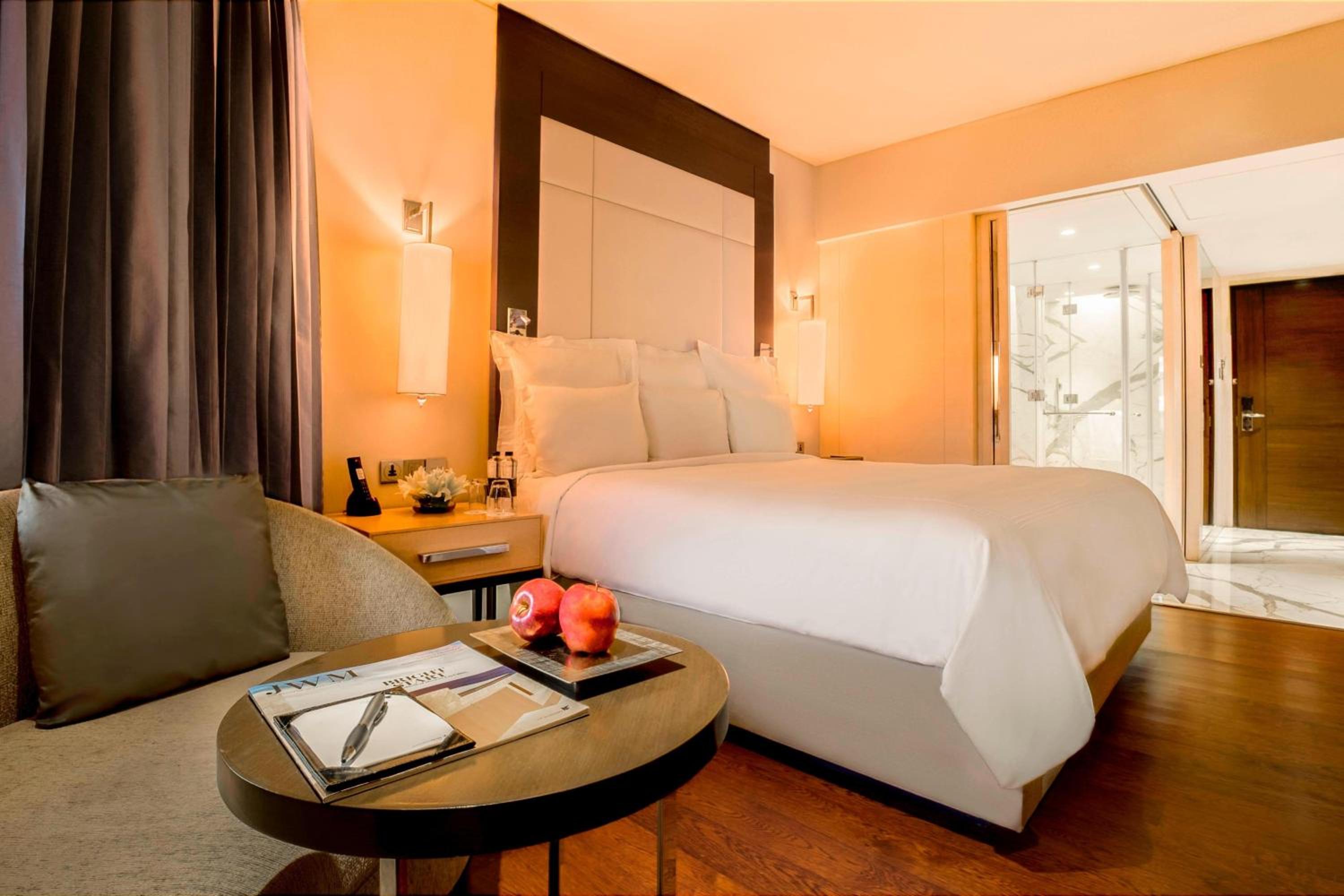 Executive Lounge Access, Guest room, 1 King - Photo 5