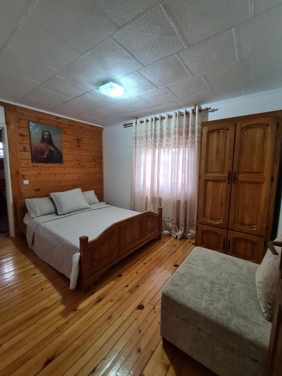 One-Bedroom House photo 1