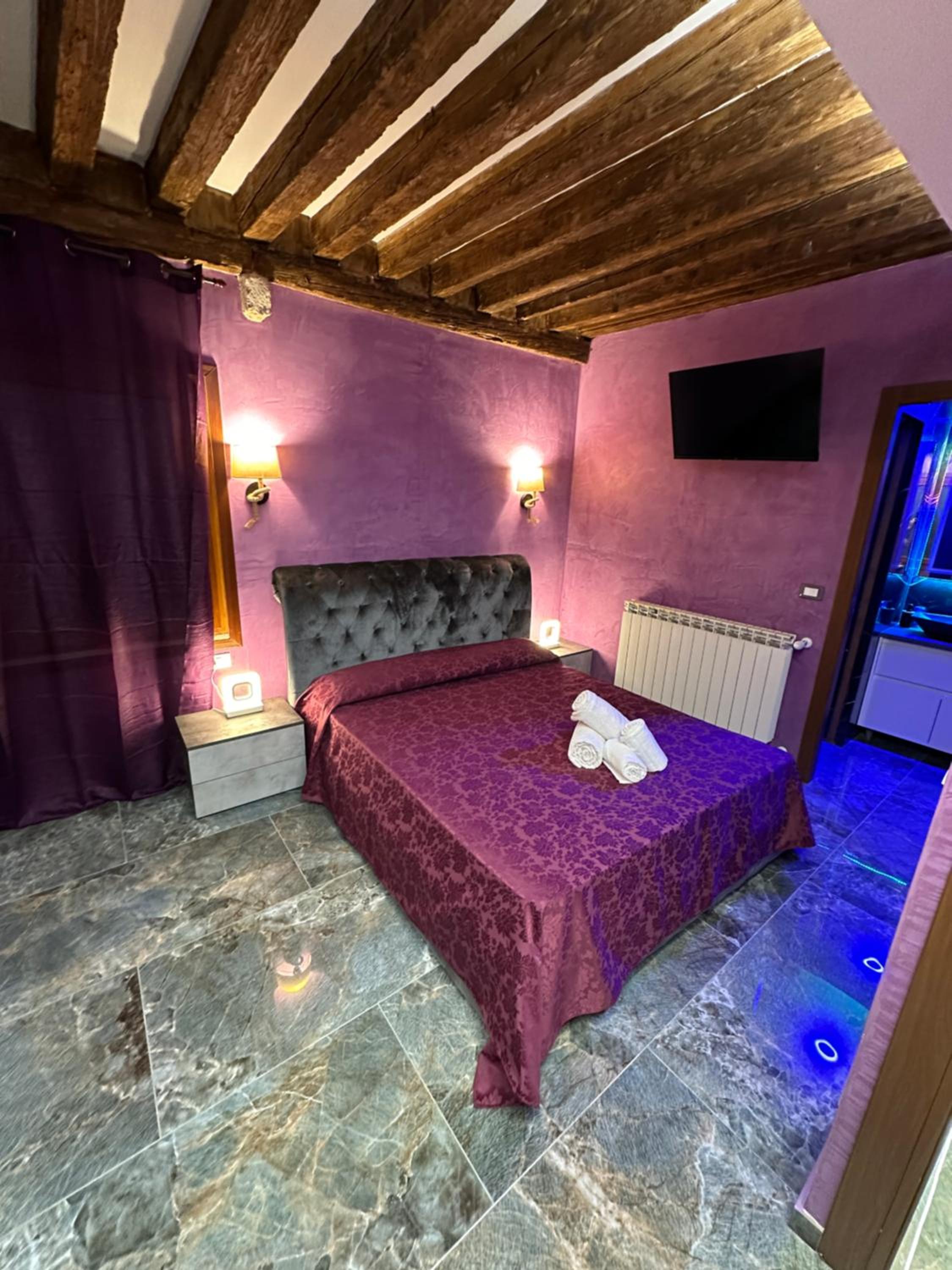 Large Double Room photo 1