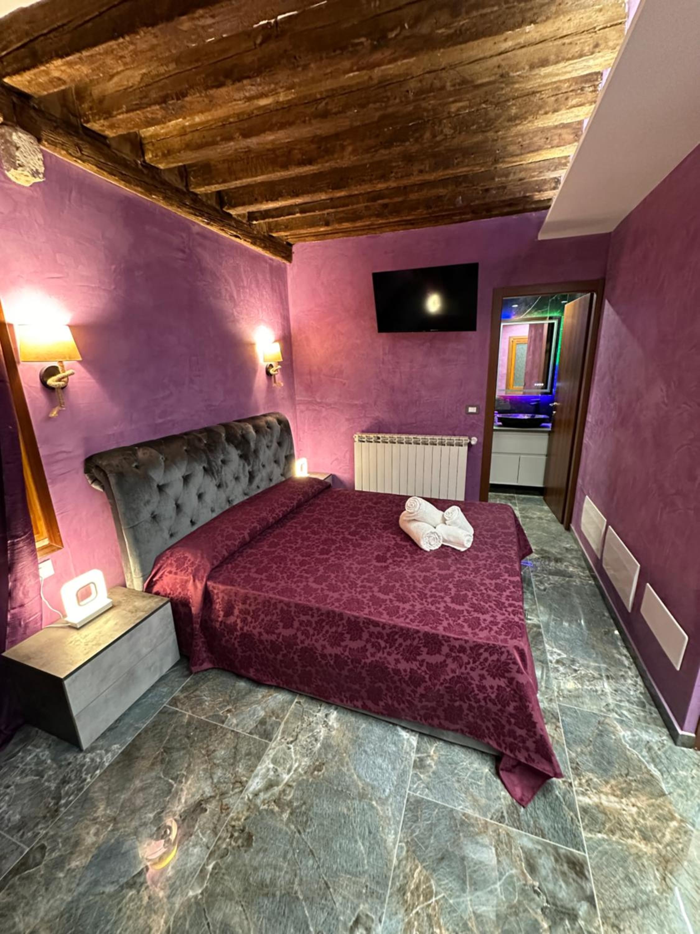 Large Double Room photo 2
