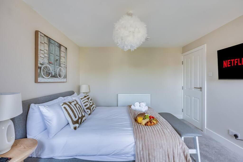Five-Bedroom House photo 2