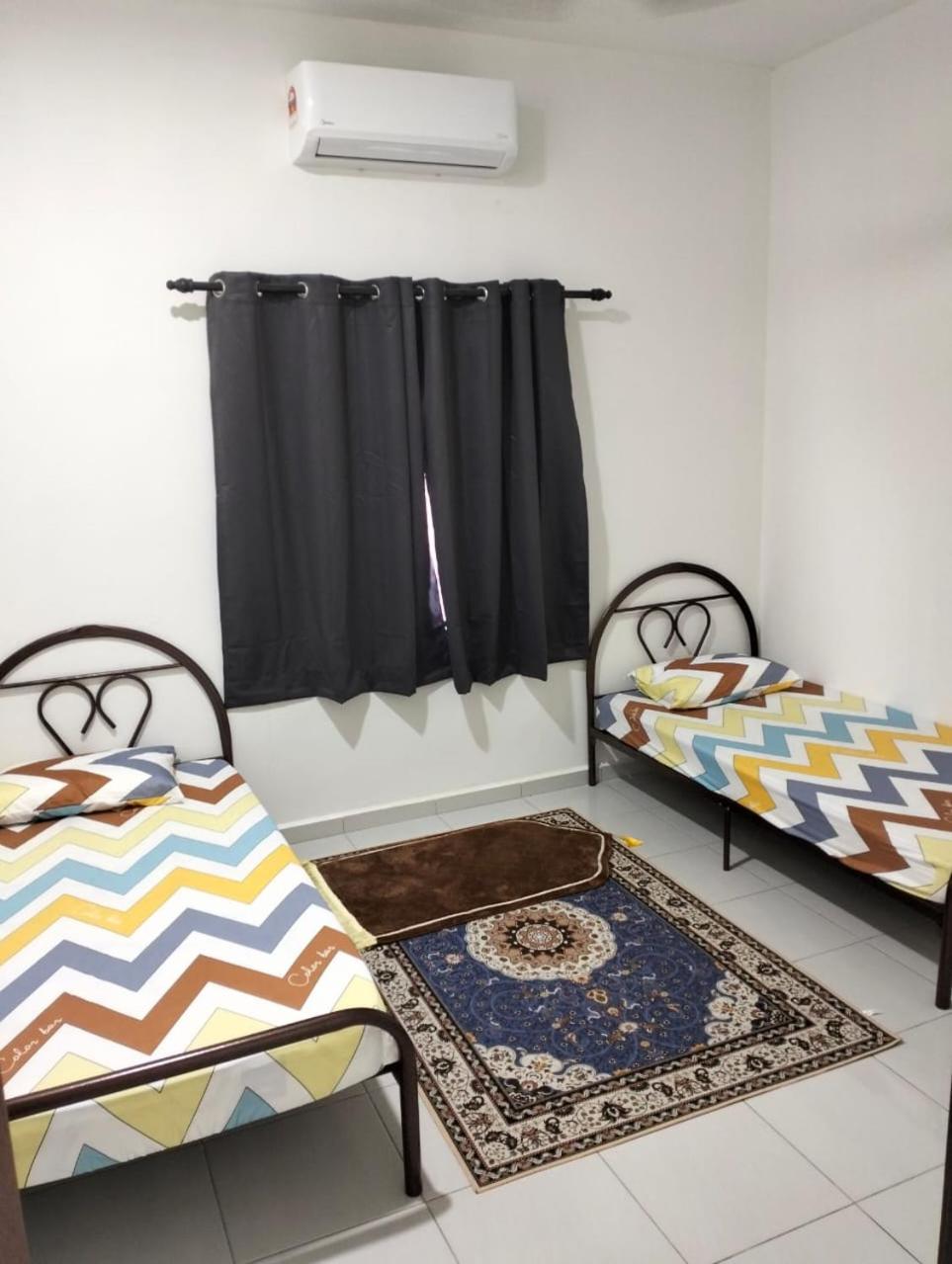 Three-Bedroom House photo 3