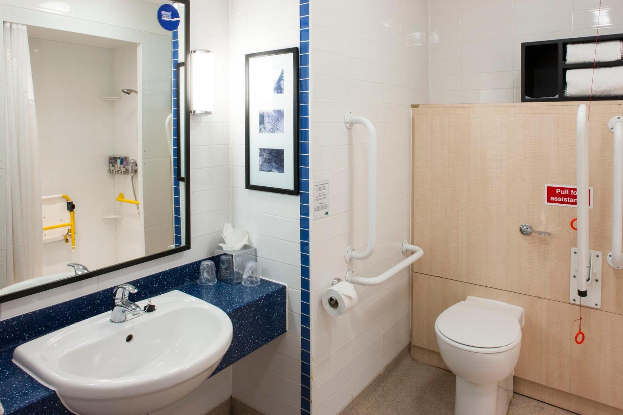 Double Room with Free Hot Breakfast - Accessible - Photo 4