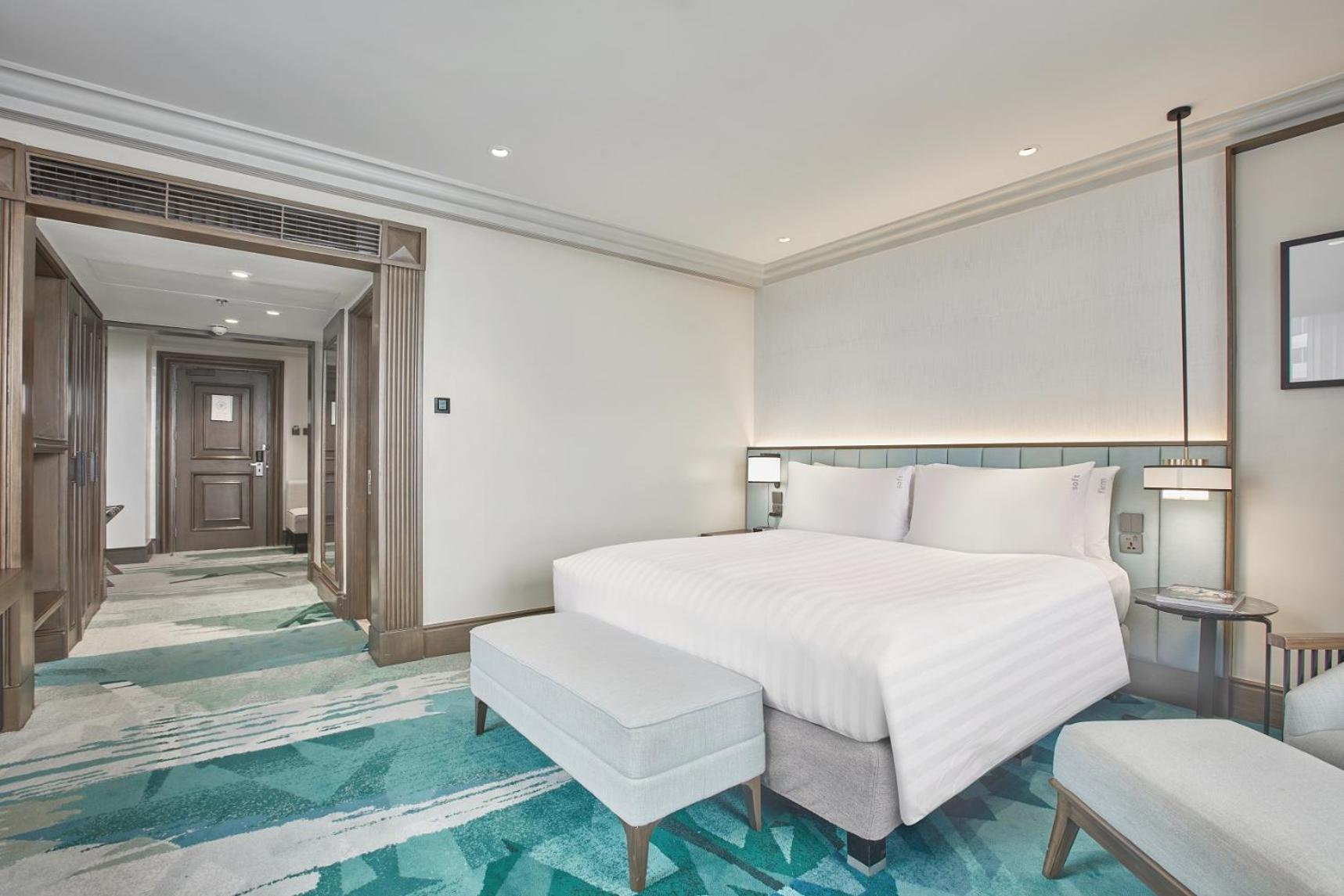 Premium King Room - Photo 1