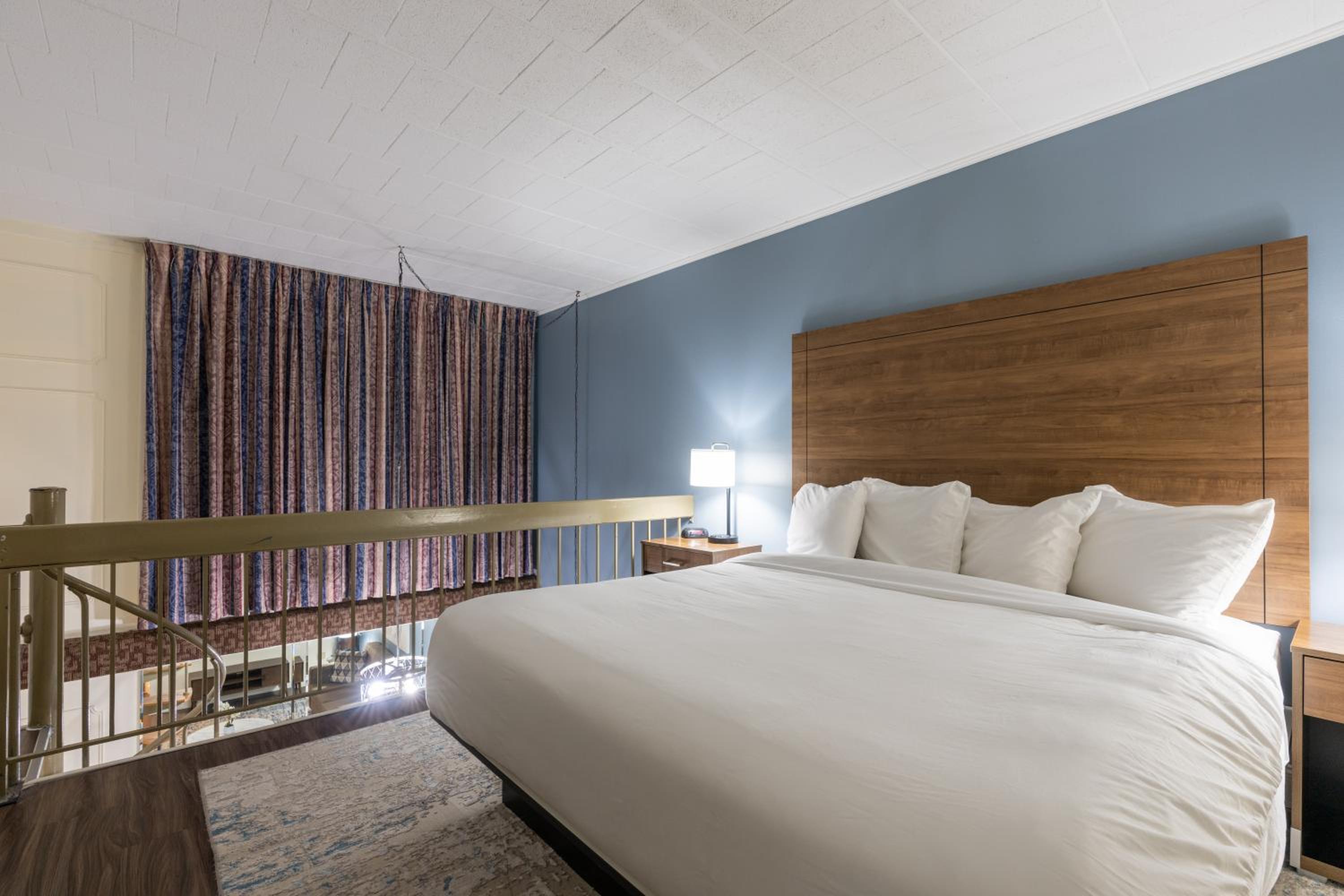 Superior King Suite photo 2