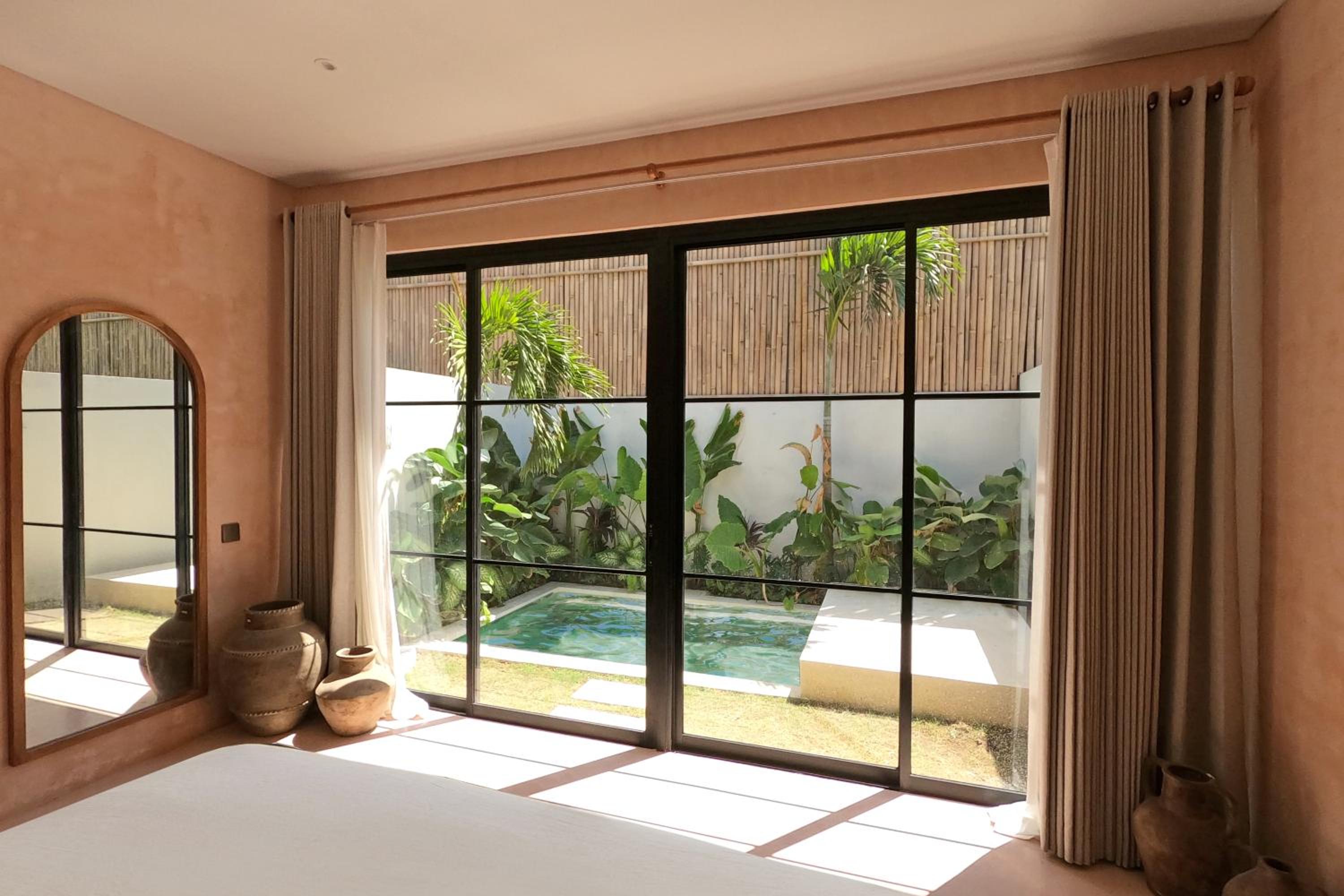 King Suite with Pool View