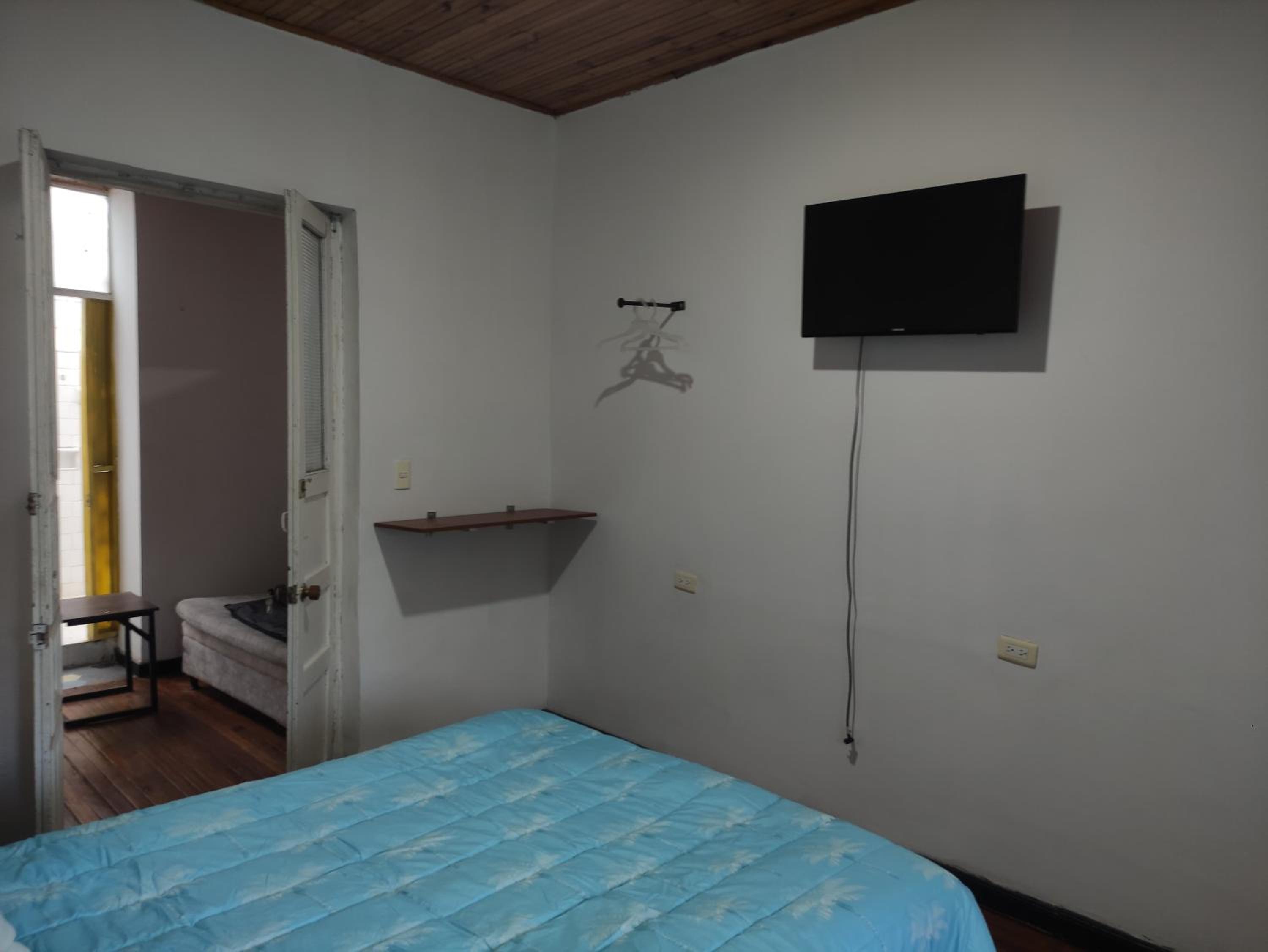 Double Room With Shared Bathroom photo 2