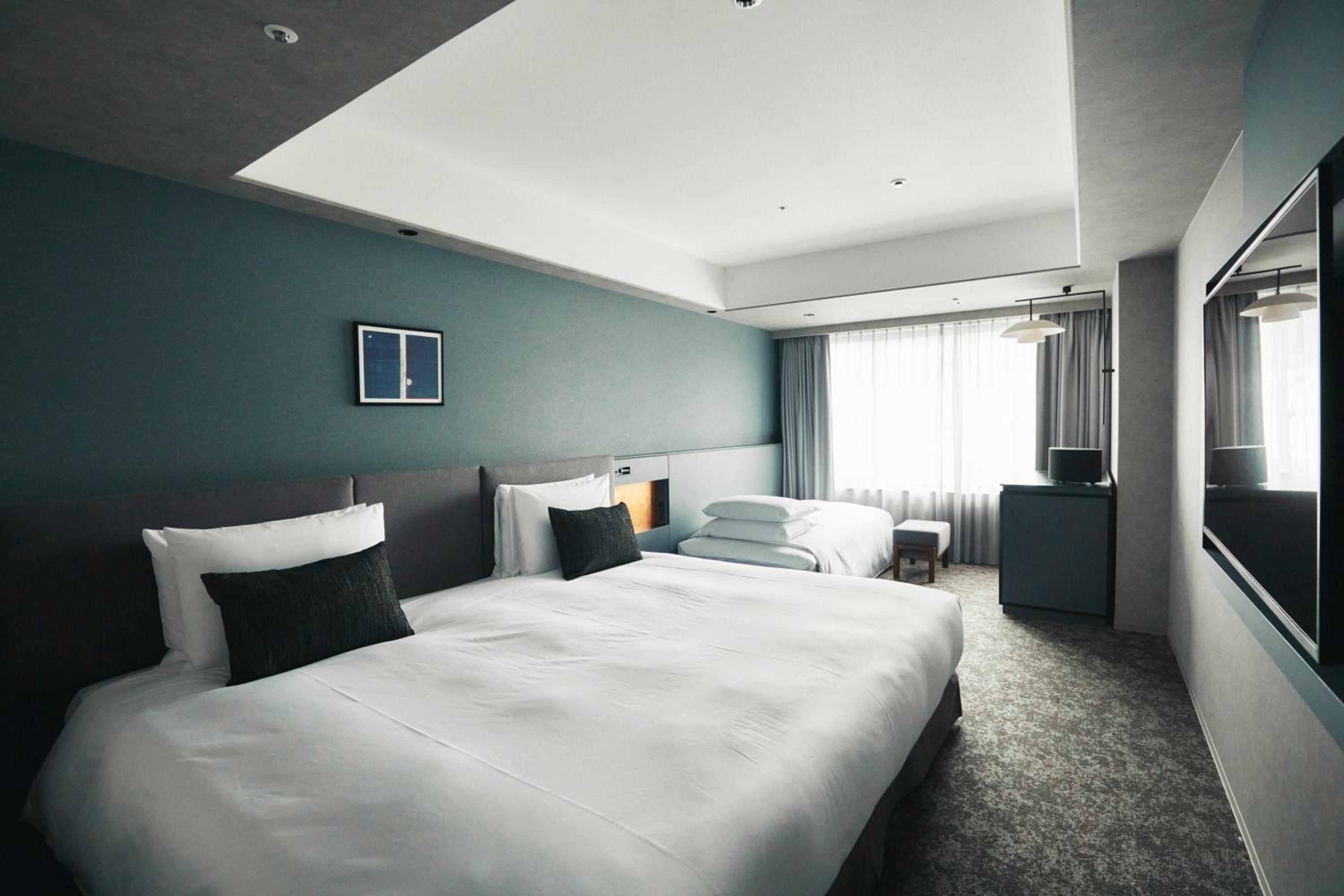 Premium King Room (with Extra Bed for 3 Adults) - Photo 1