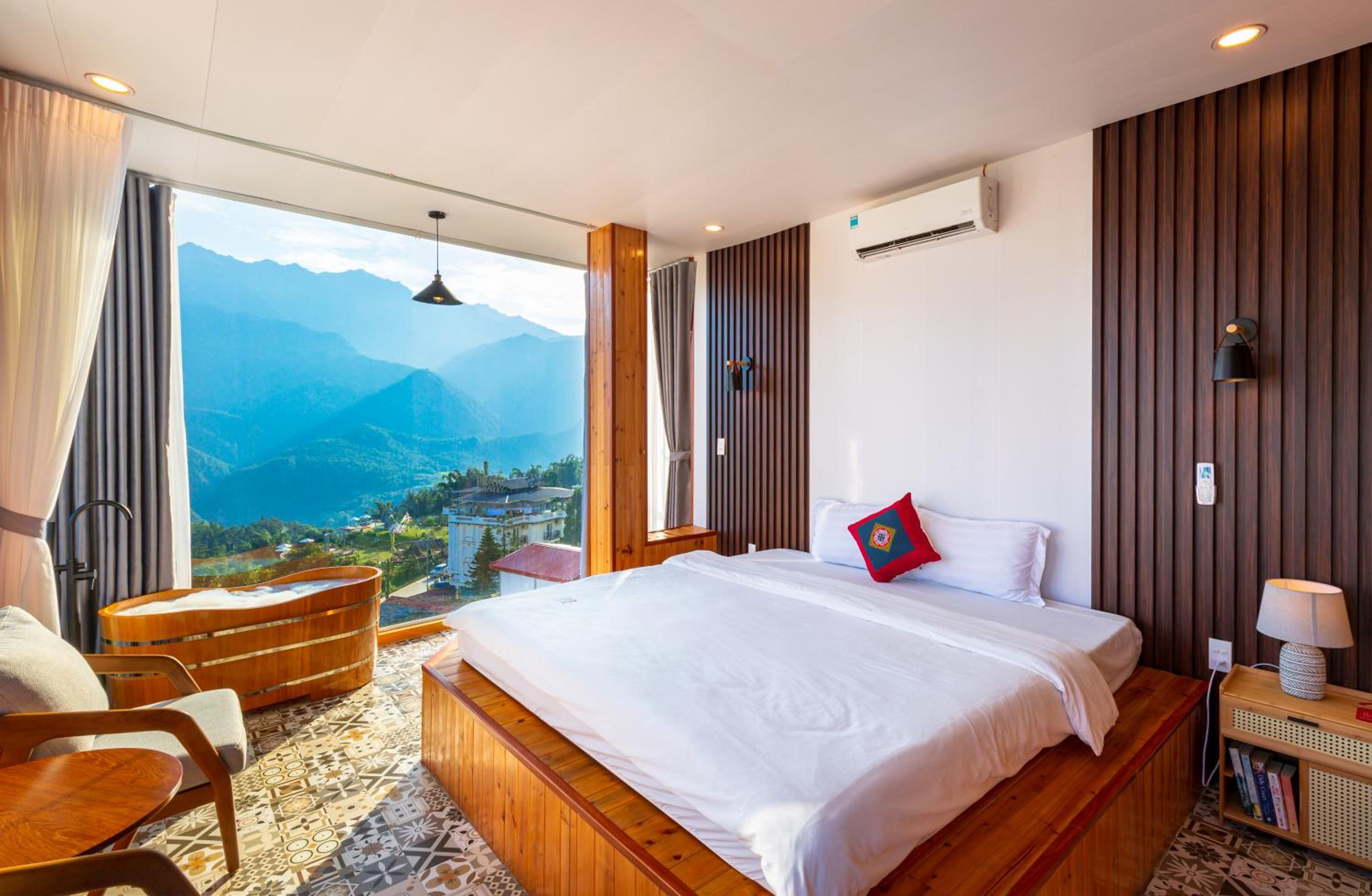 King Room with Mountain View photo 1