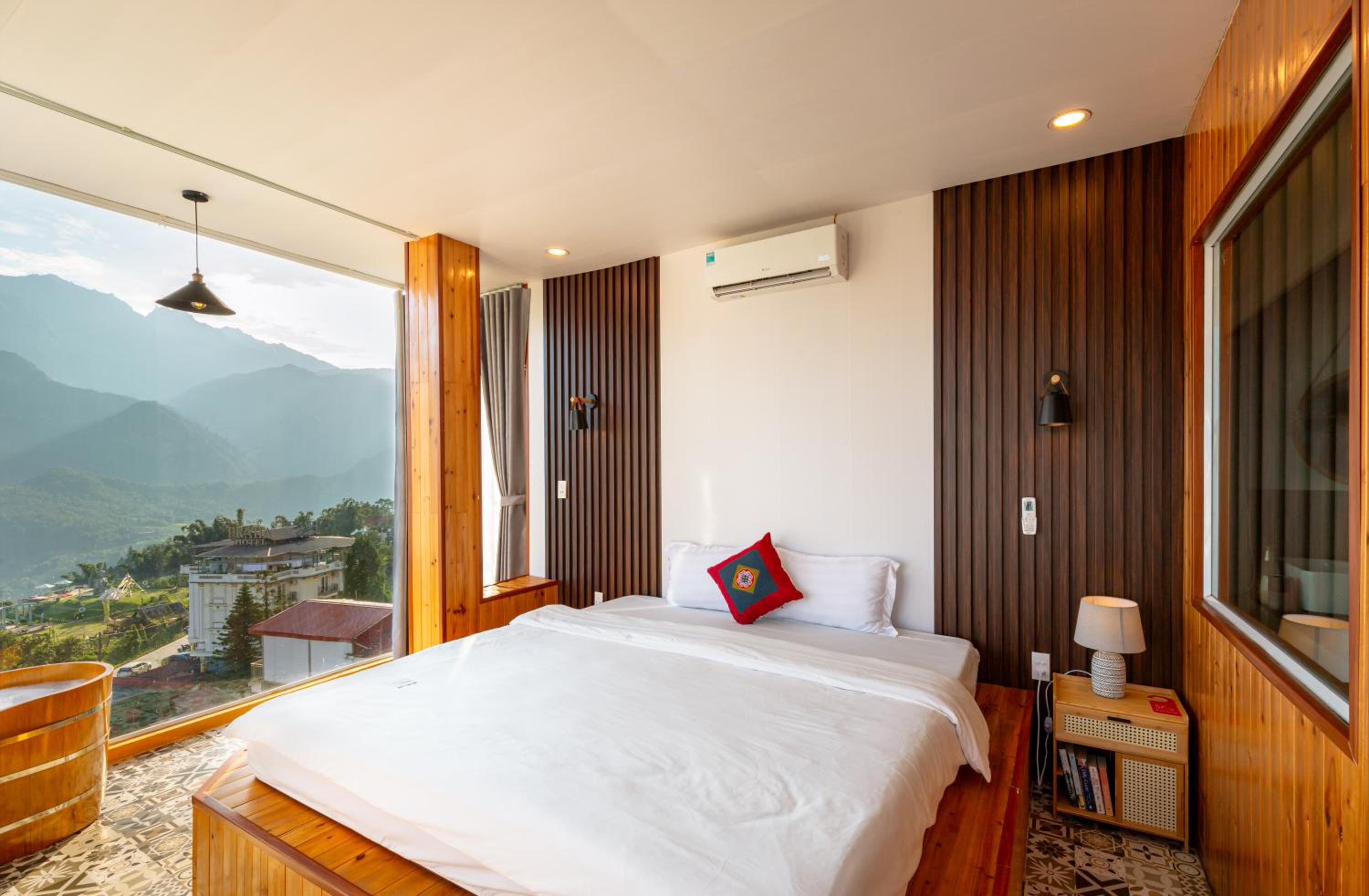 King Room with Mountain View photo 3