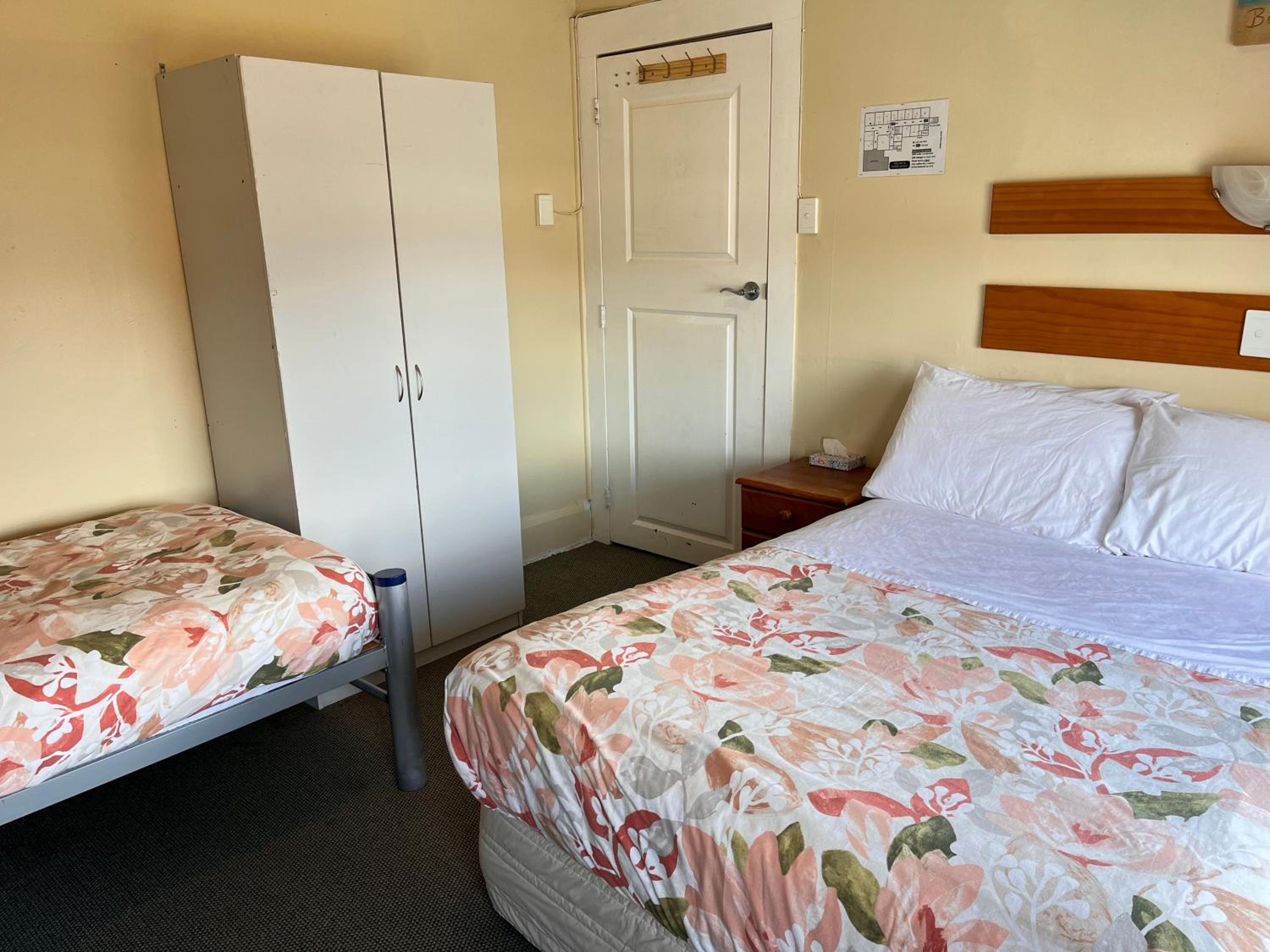 Quadruple Room with Shared Bathroom photo 3