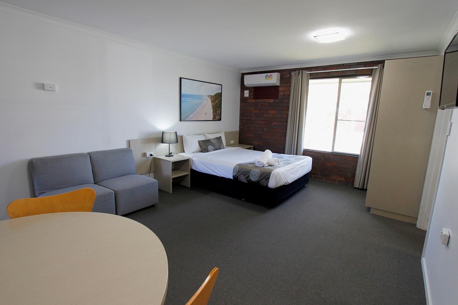Two-Bedroom Apartment - Photo 7