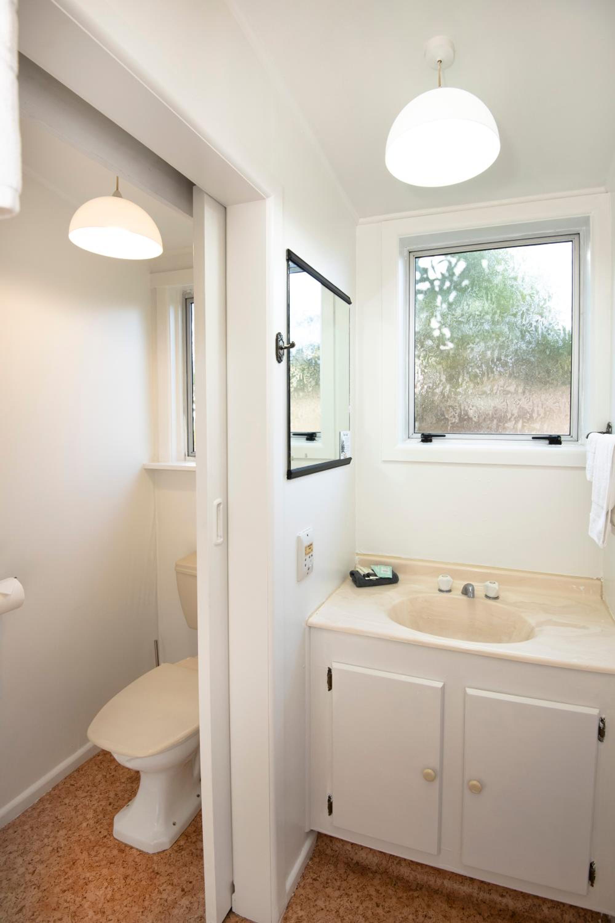 Large One-Bedroom Apartment - Photo 4