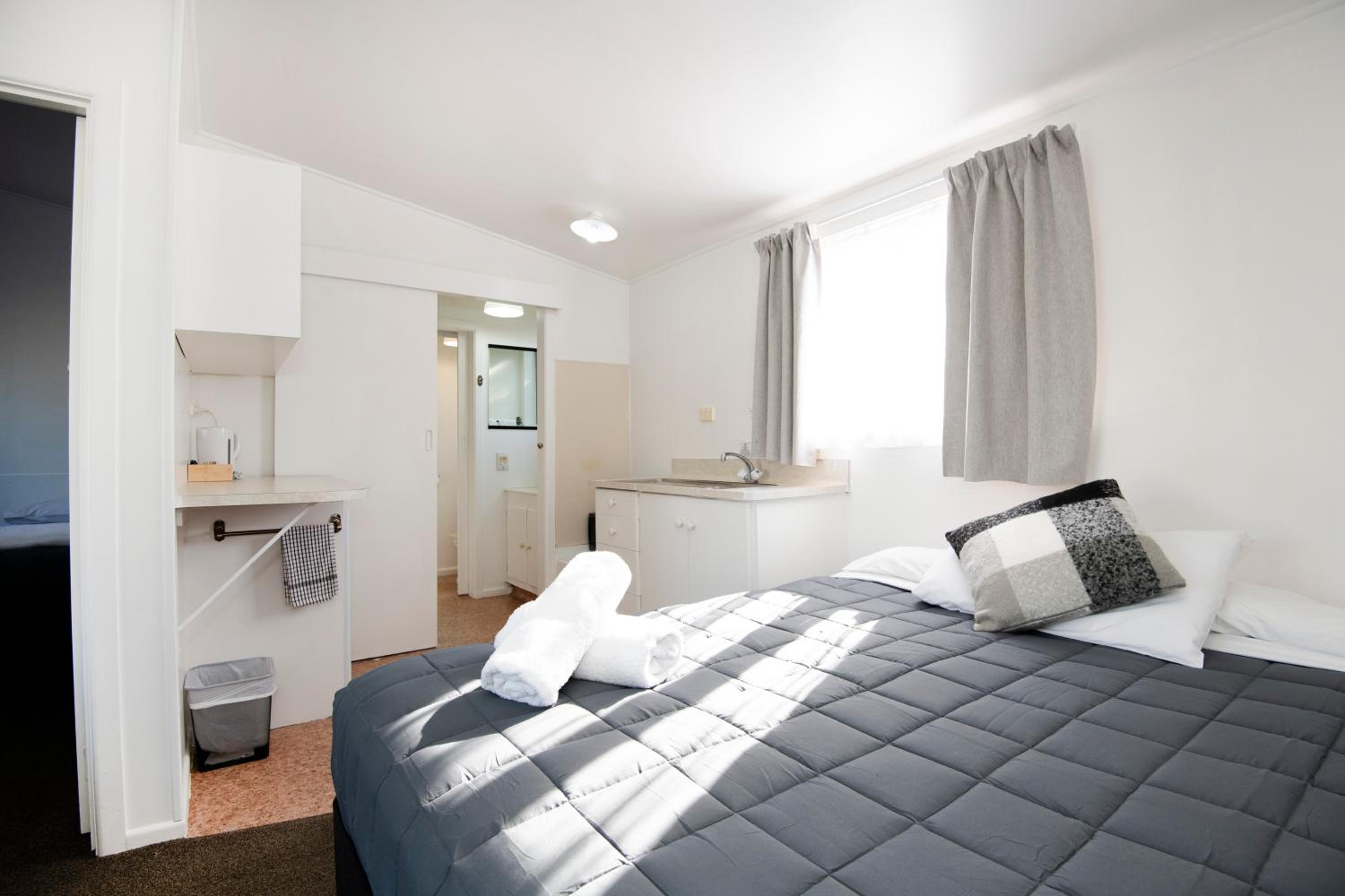 Large One-Bedroom Apartment - Photo 7
